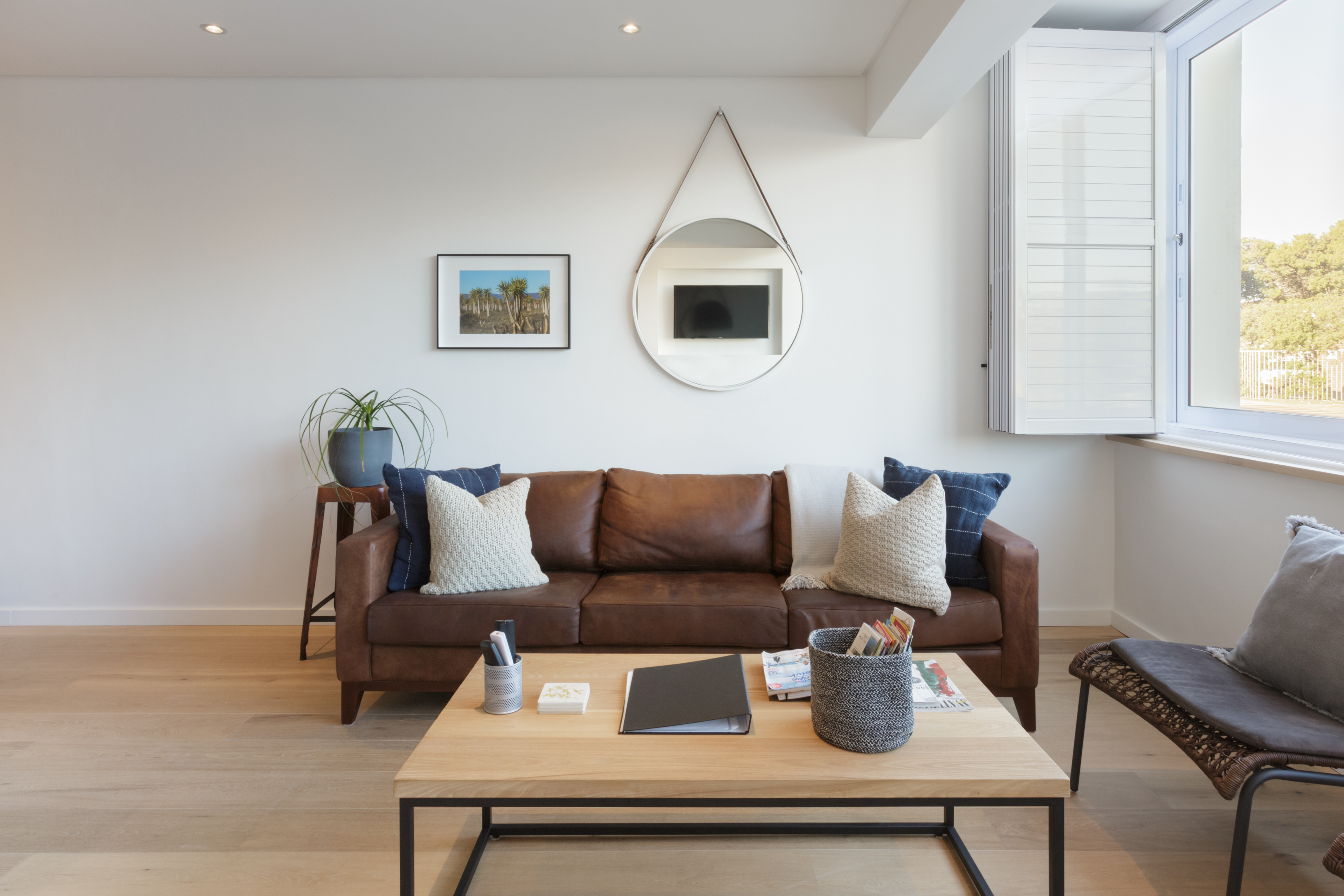 Modern Flat with Mountain Views. Alt power supply