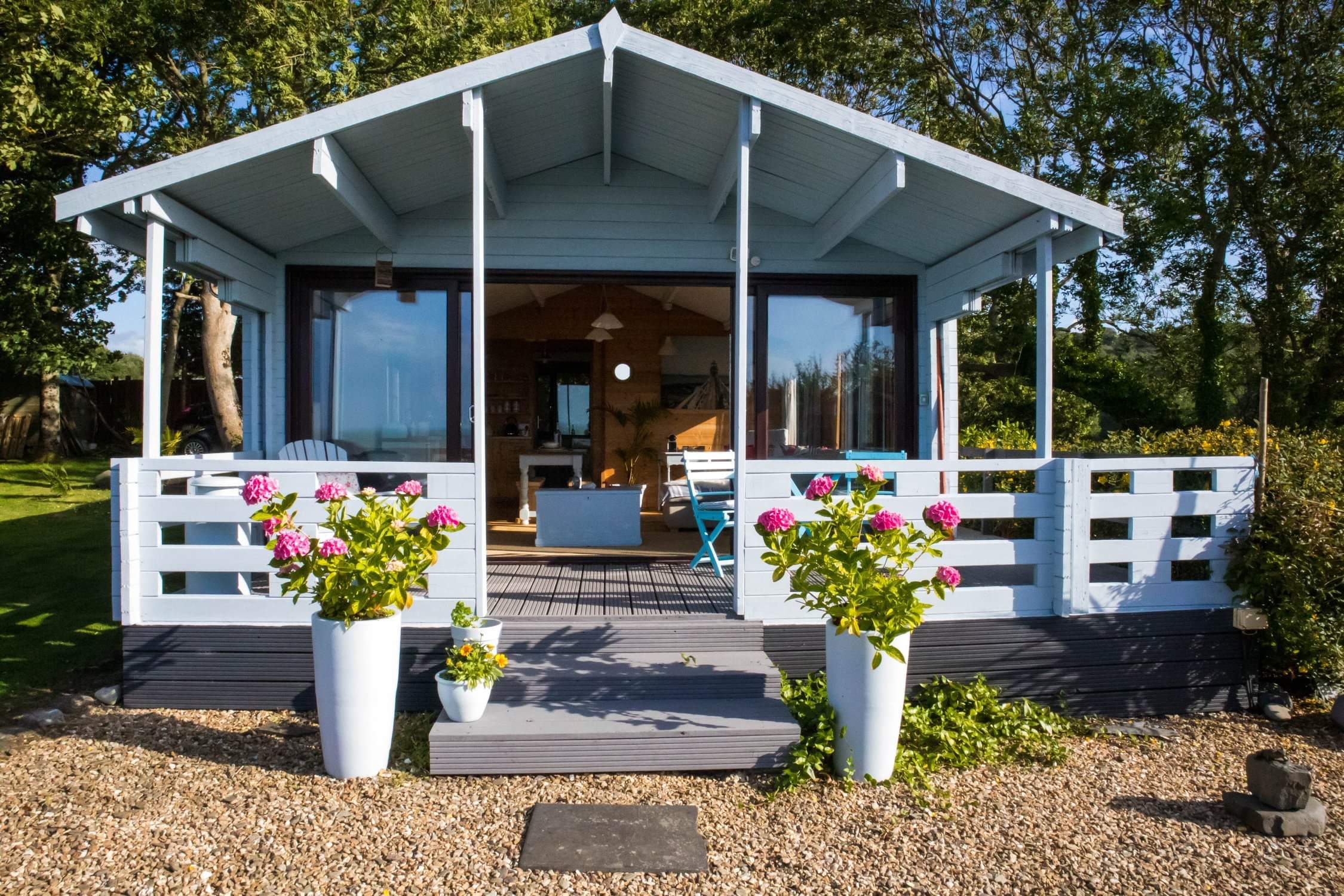 Cosy cabin on private headland with beach access Cabins for Rent in