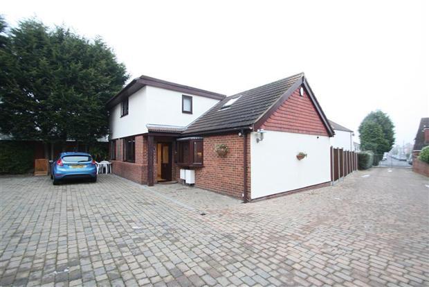 LONDON DETACHED HOUSE*ElecGates etc in Havering, London