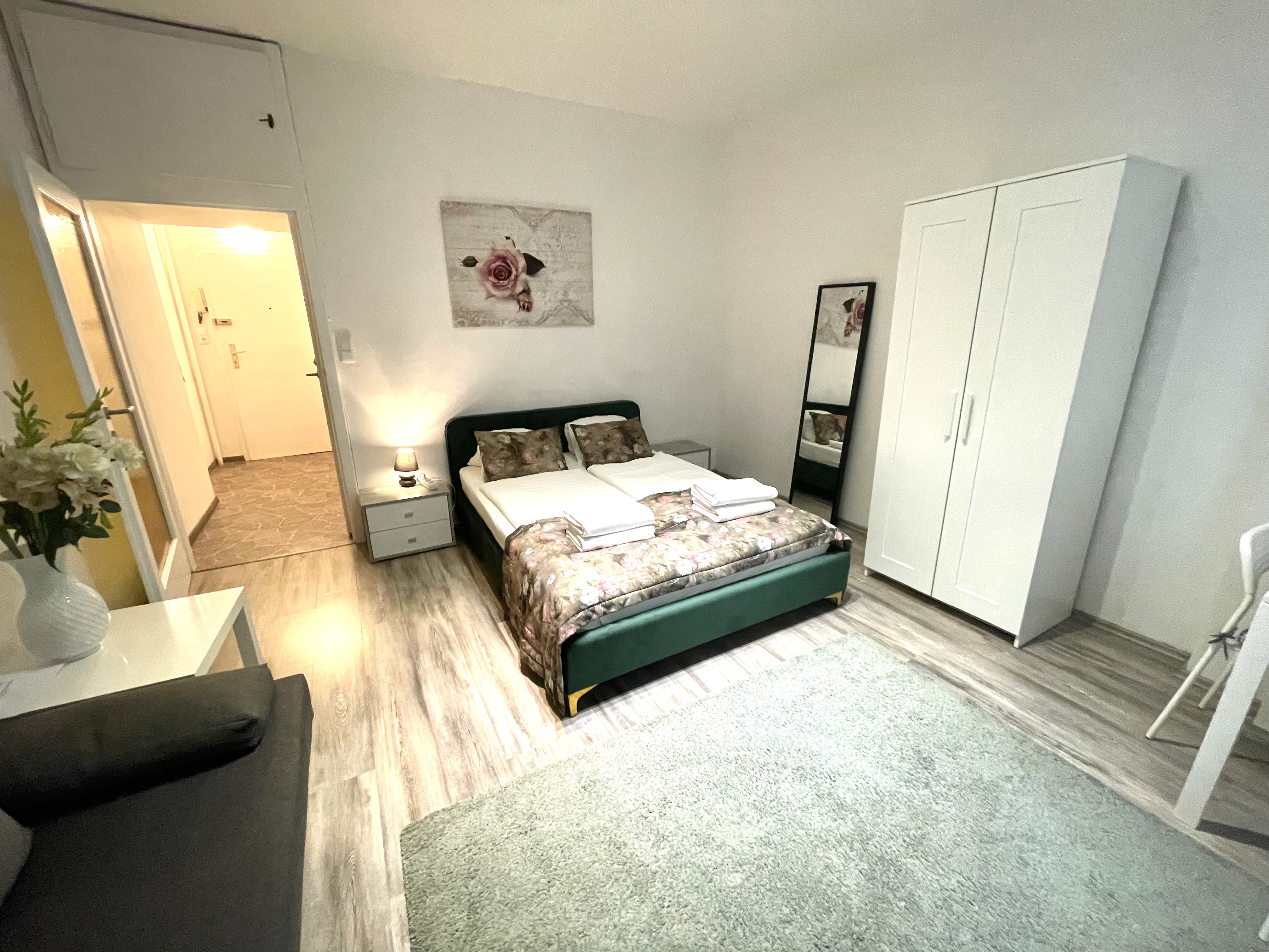 Cute and bright Studio close to the center