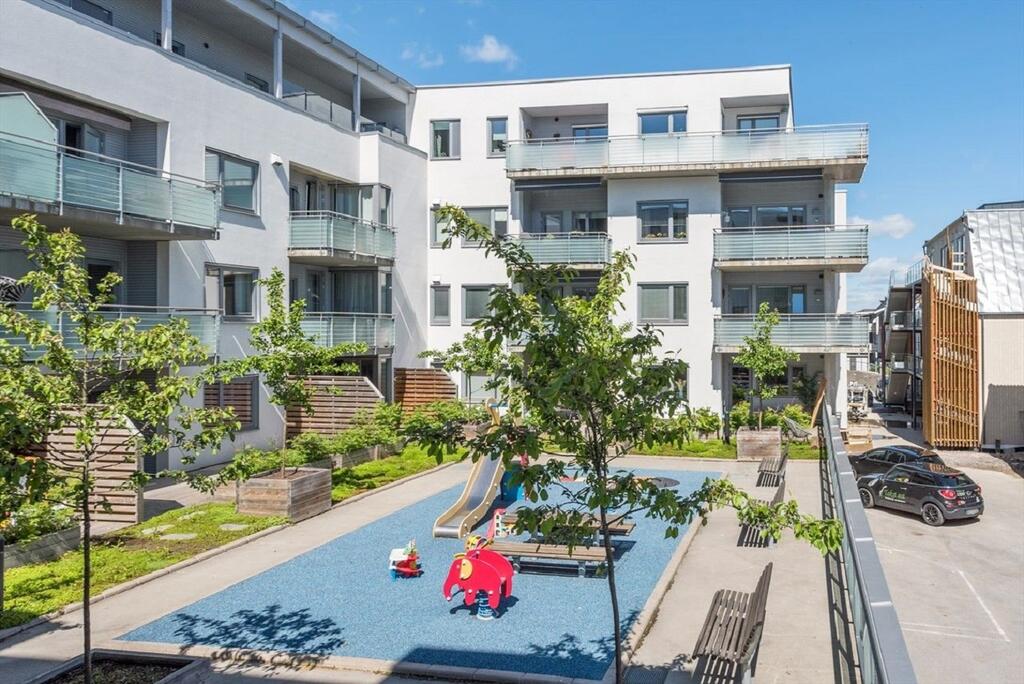 Modern cozy apartment balcony/free parking