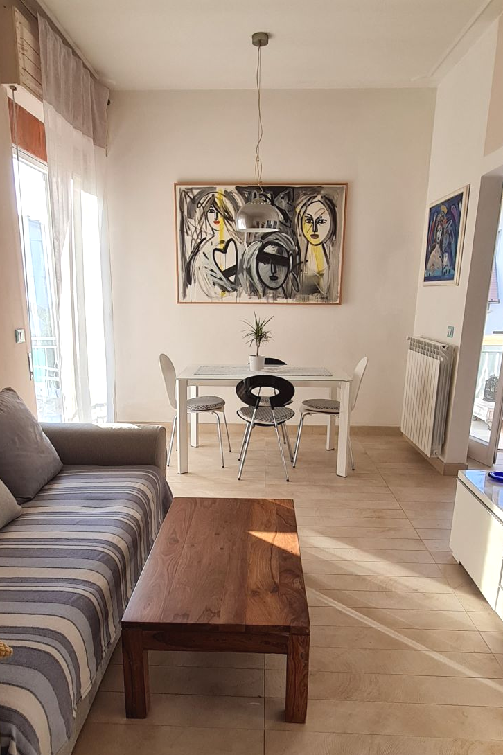 Casa Claudia Tra Pineta e Mare.
Charming independent apartment 1 km from the sea and the Pineta di Viareggio,on the residential street with Large Free Parking,many amenities within walking distance: supermarket, bakery, pastry bar, bank