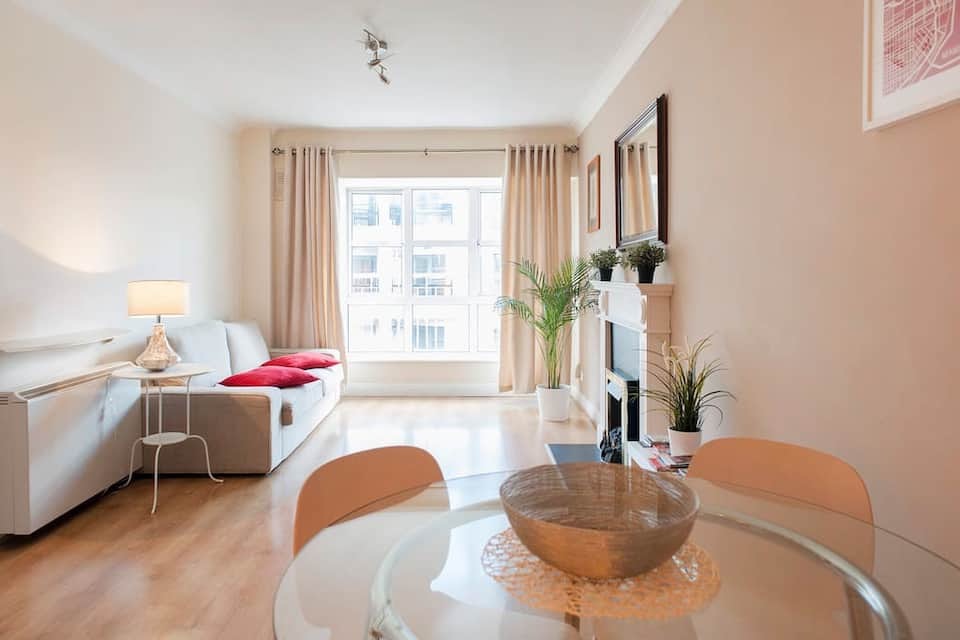 New!!! City Centre Apartment - Walk Everywhere !!!