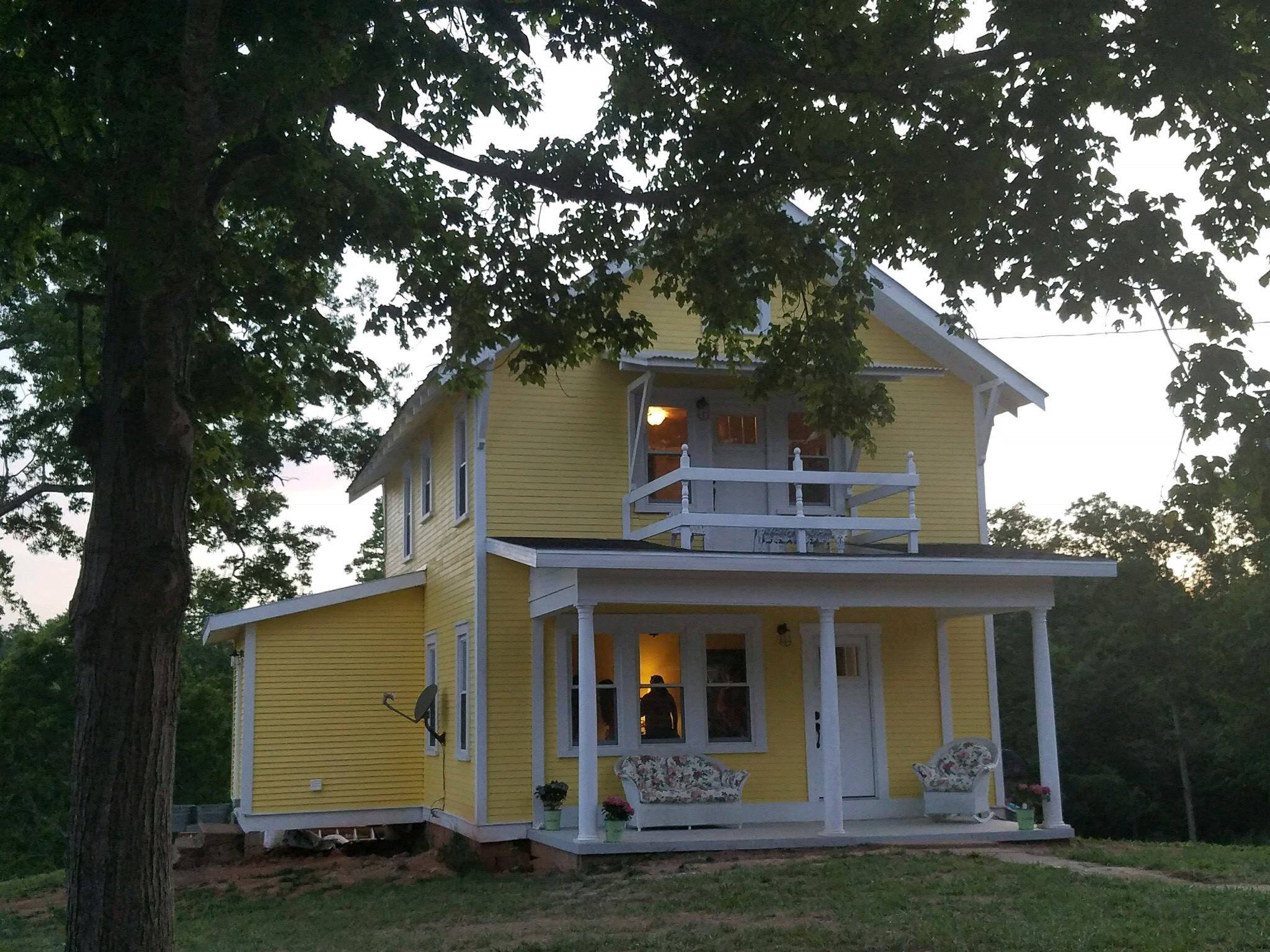 The Farmhouse Houses for Rent in Little Hocking, Ohio, United States