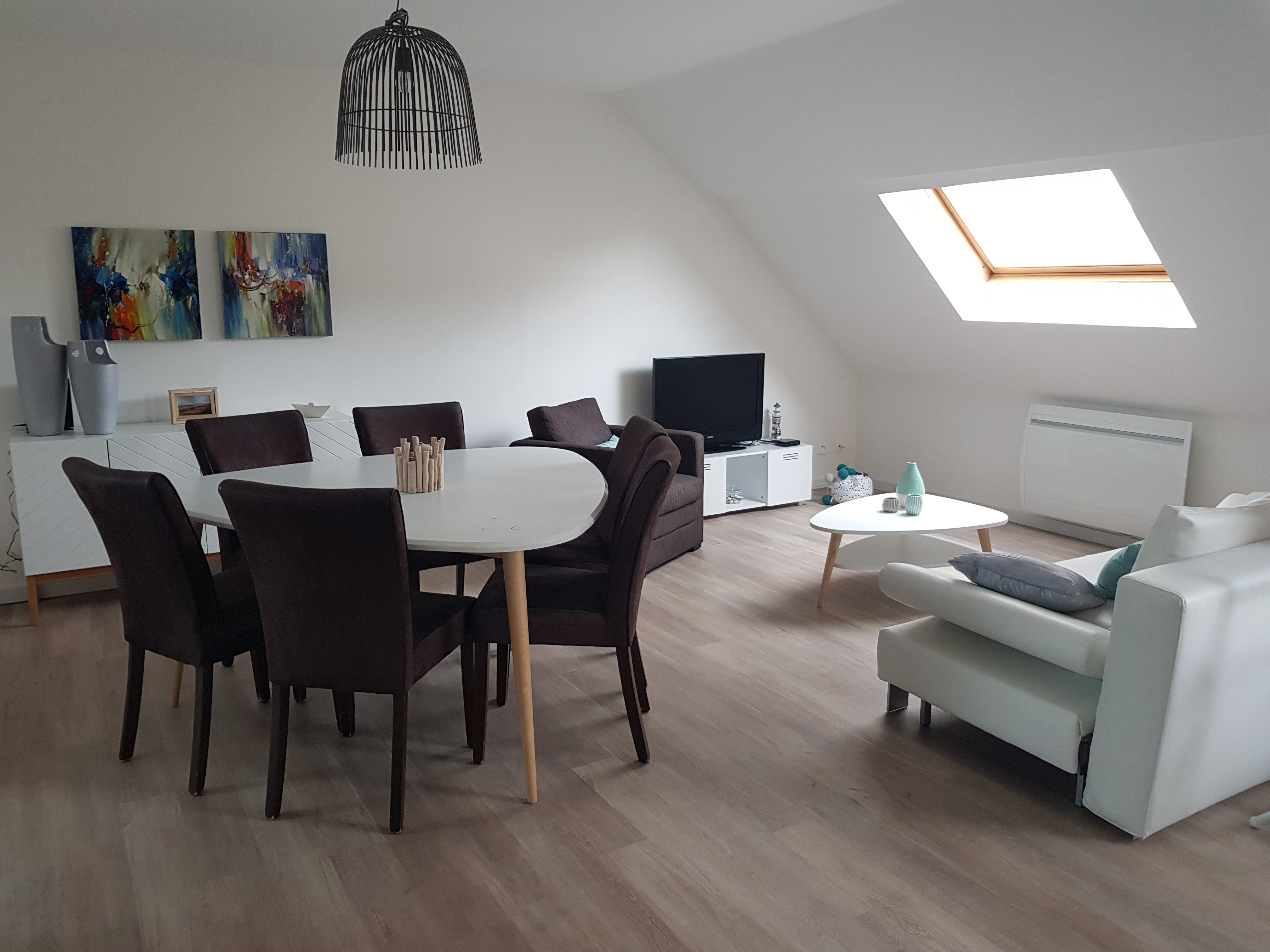 Comfortable and spacious apartment, beach 150 m away