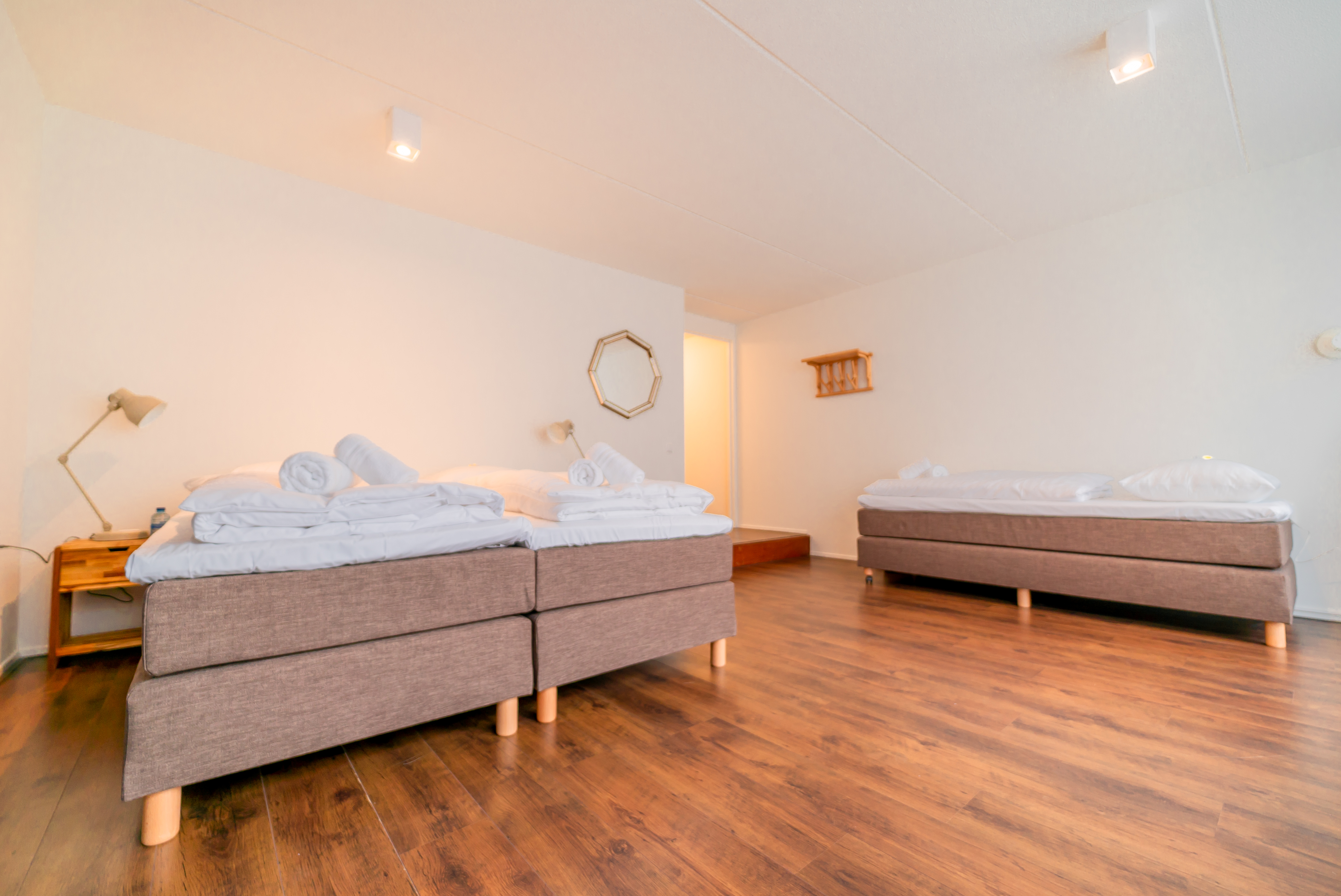 Relaxing room for 3 with shopping street view! — The Hague stay