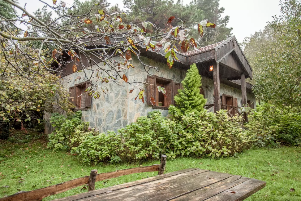 Historical Chalet Style Stone House in Polonezköy Beykoz şehrinde