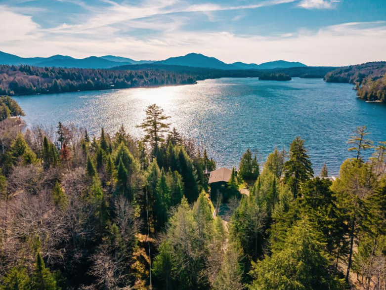 Lonesome Pond Lodge - Ideal Lakeside Retreat