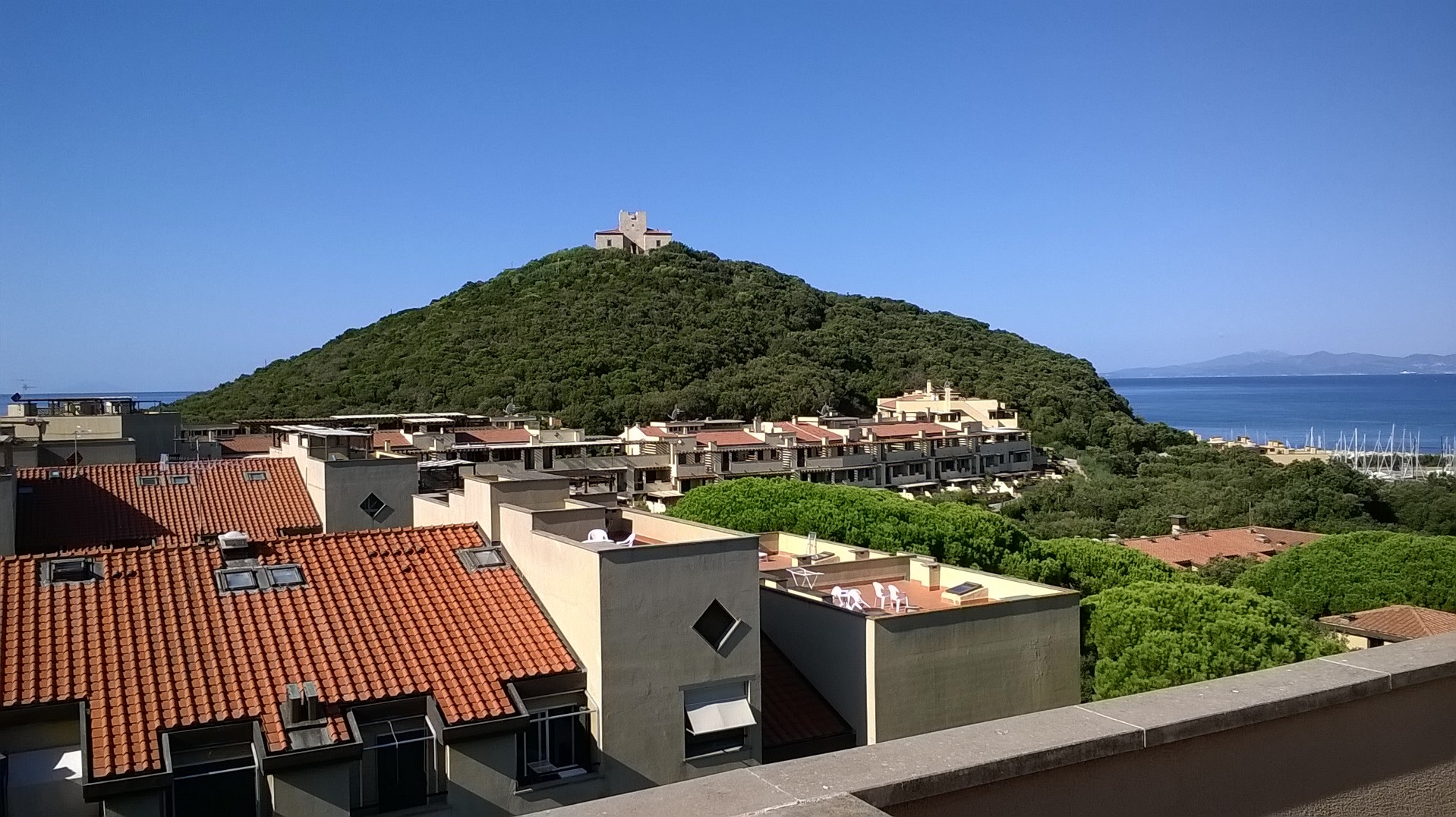Stunning sea view flat with private parking