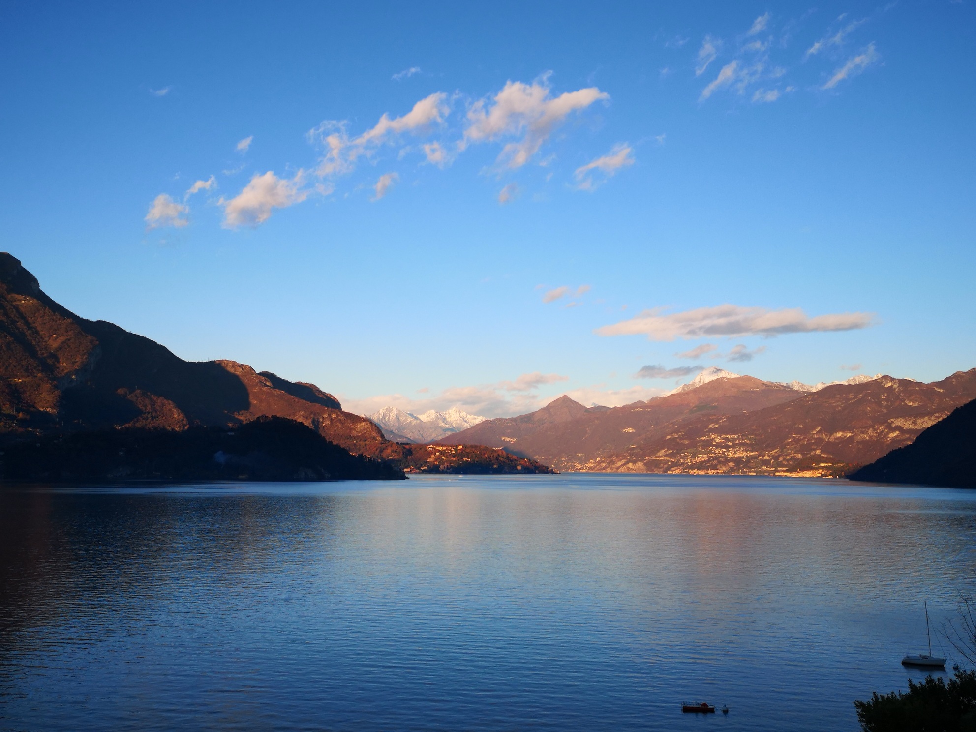 Camilla House - Directly on the lake!