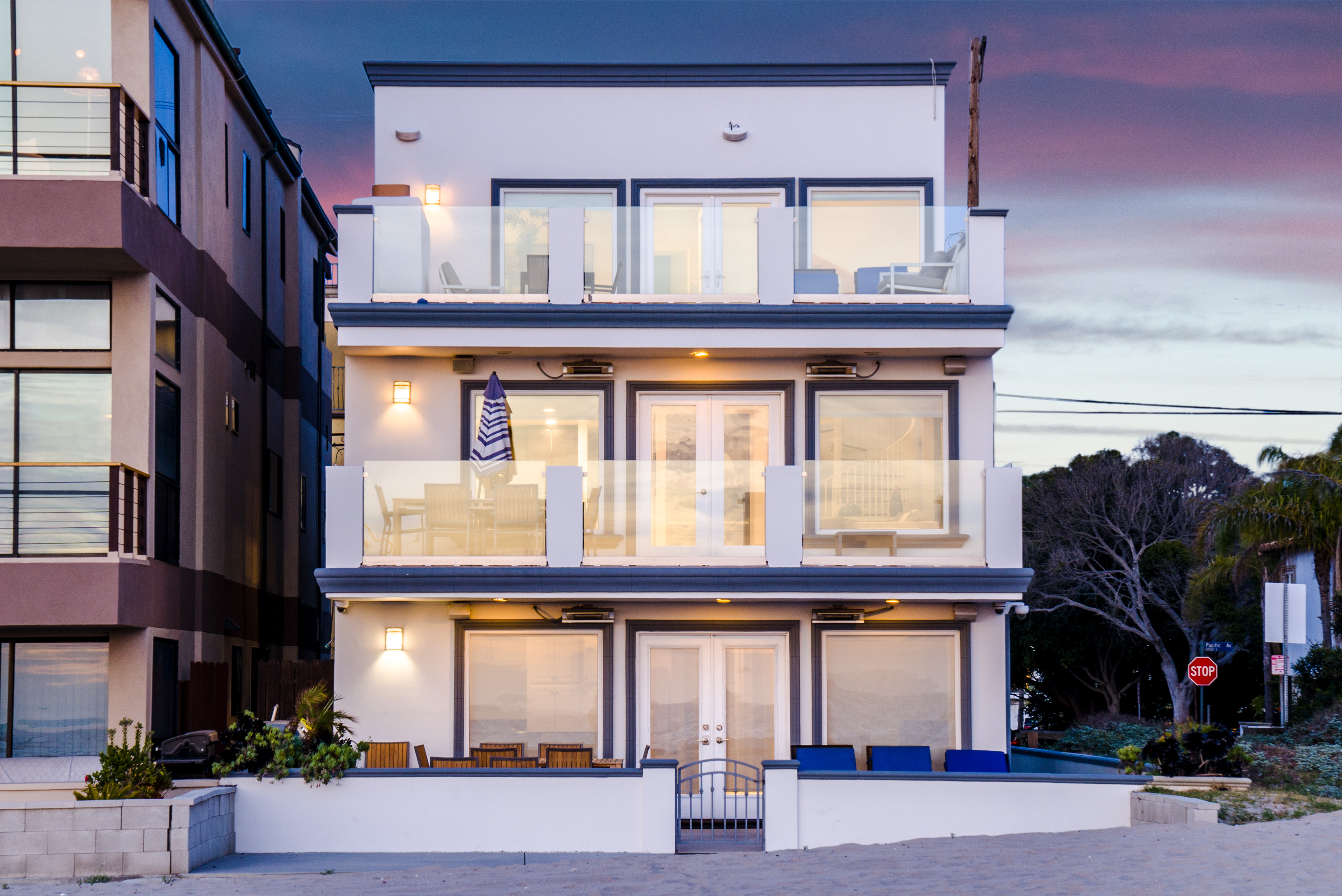 Beachfront Gem In Sunny Southern California Houses For Rent In Los Angeles