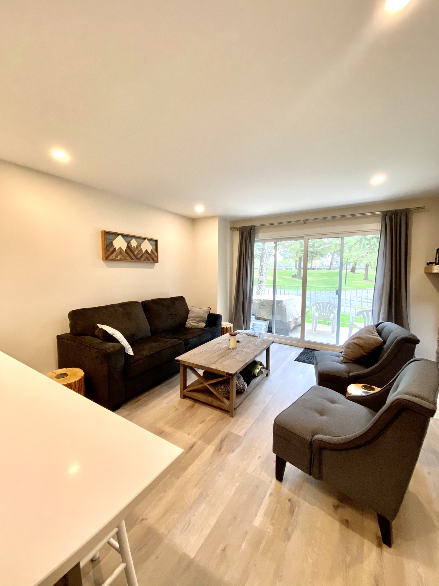 Lakefront Condo @ Akiskinook Resort