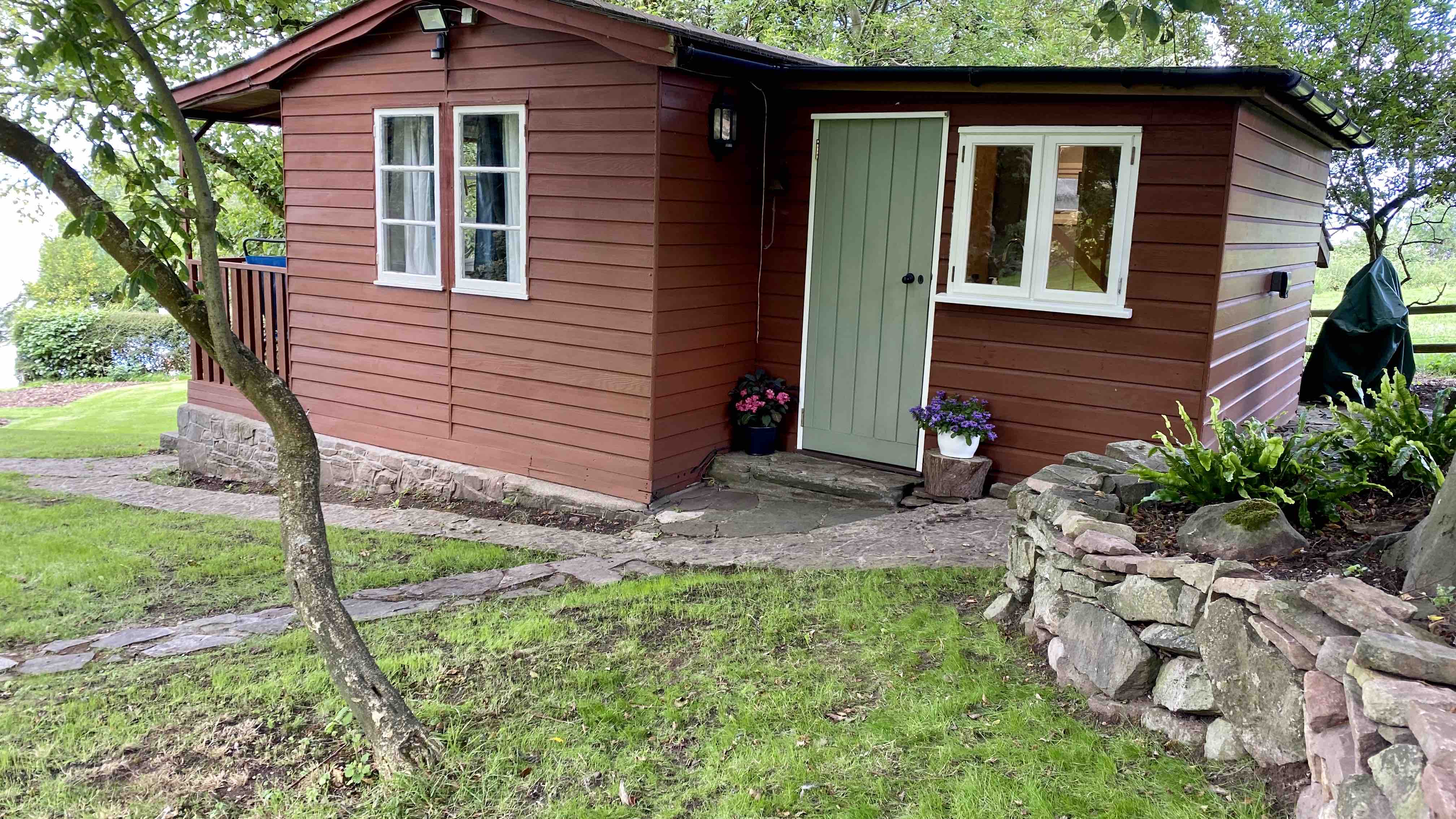 Cosy Coastal Cabin Tiny houses for Rent in North Somerset, England