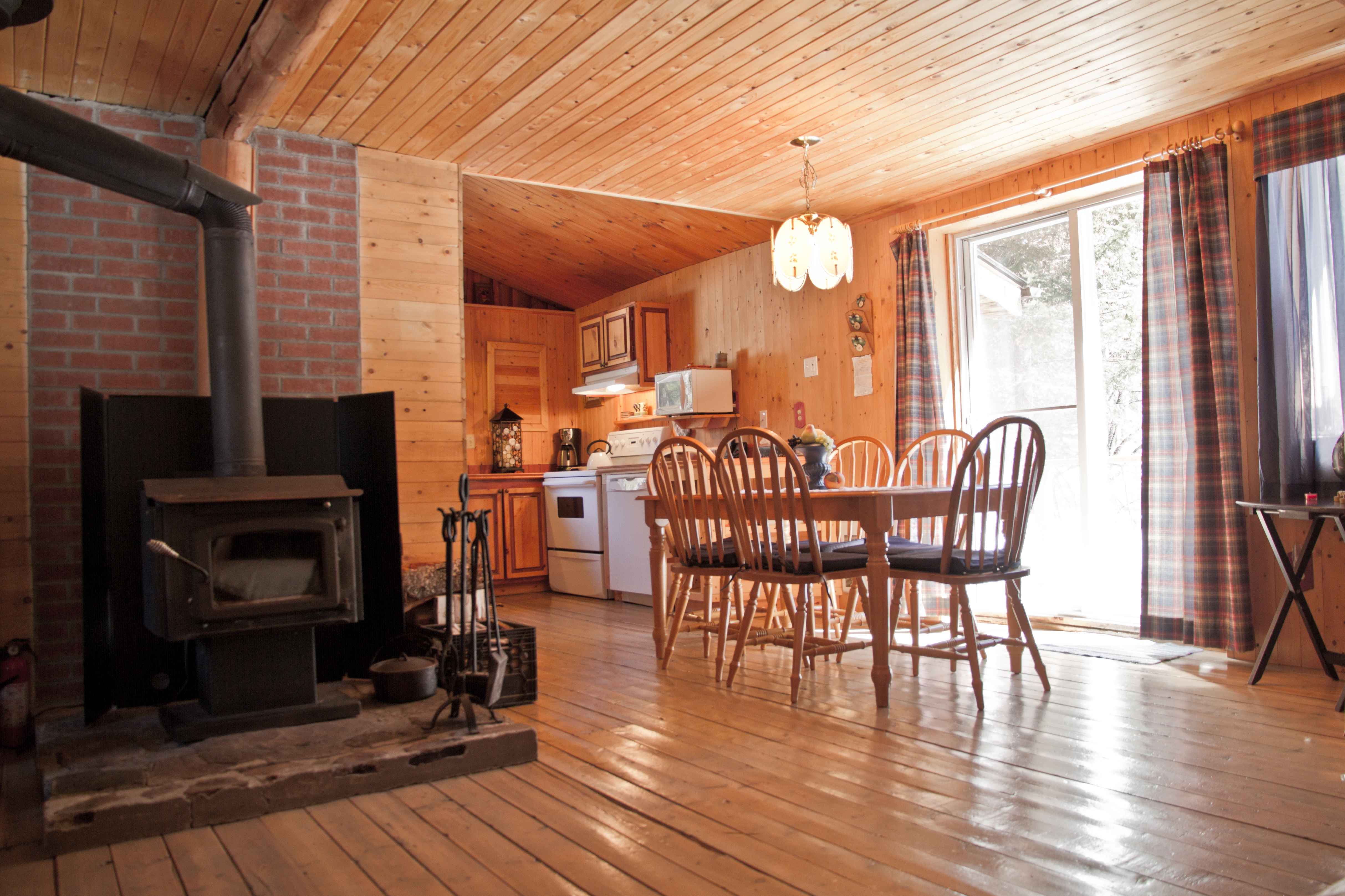 Chalet de bois rond Chalets à louer à Mandeville, Québec, Canada Airbnb