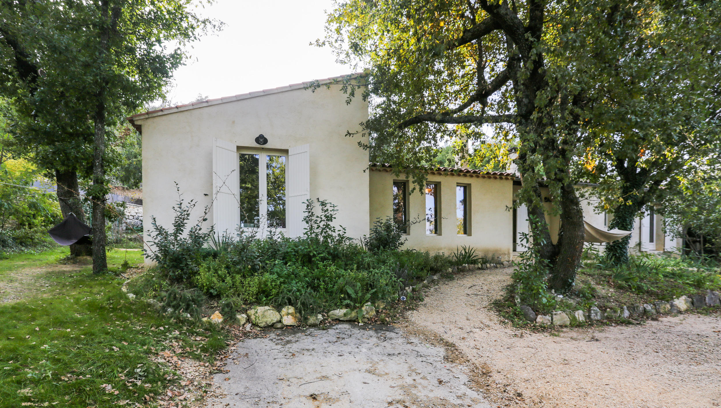 Villa Lacoste Luberon piscine 4 ch 4 sdb (+ clim)