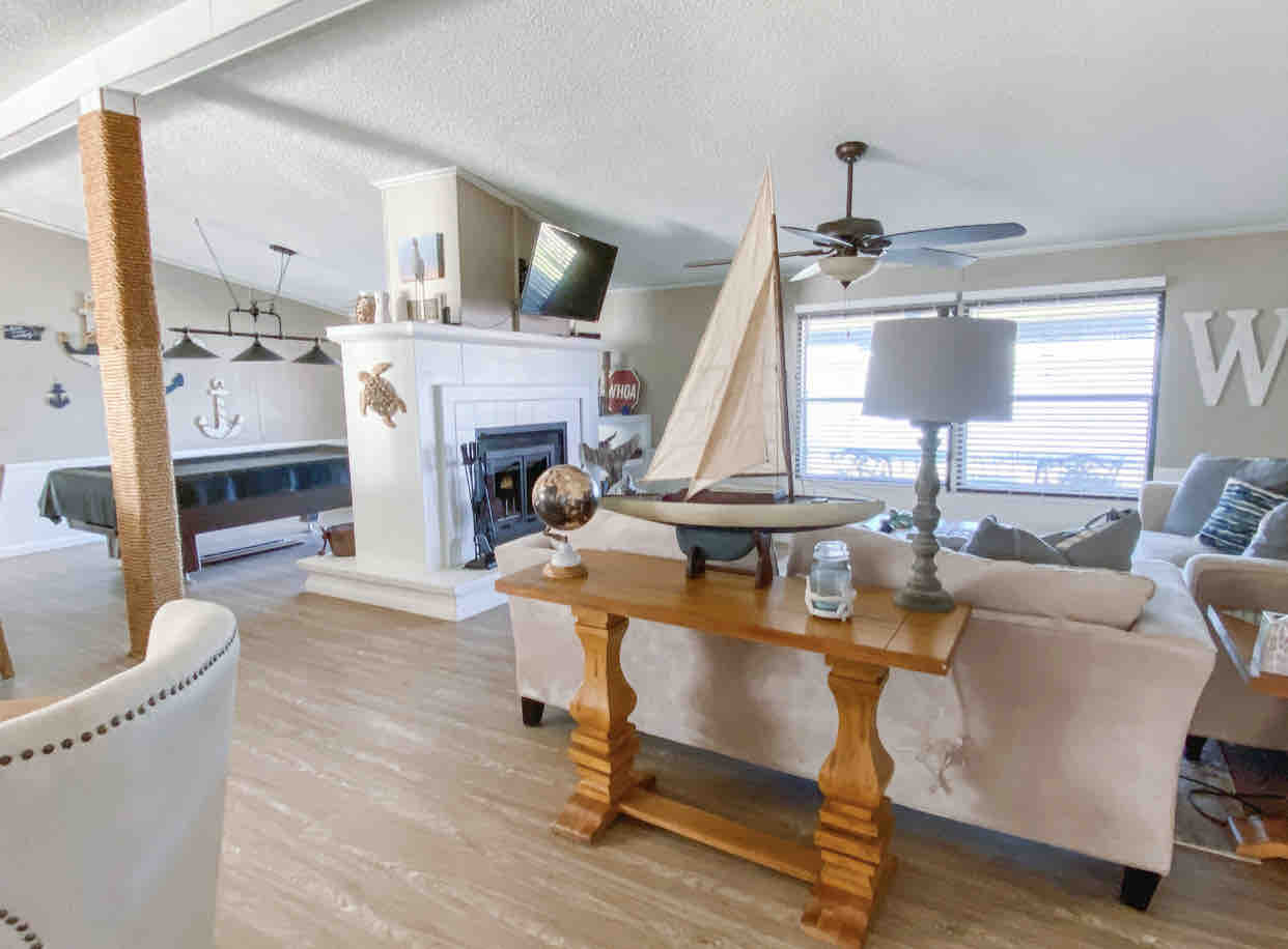 Sandy Beach Cabana 🏖☀️🐚 on PK Lake Houses for Rent in Possum Kingdom