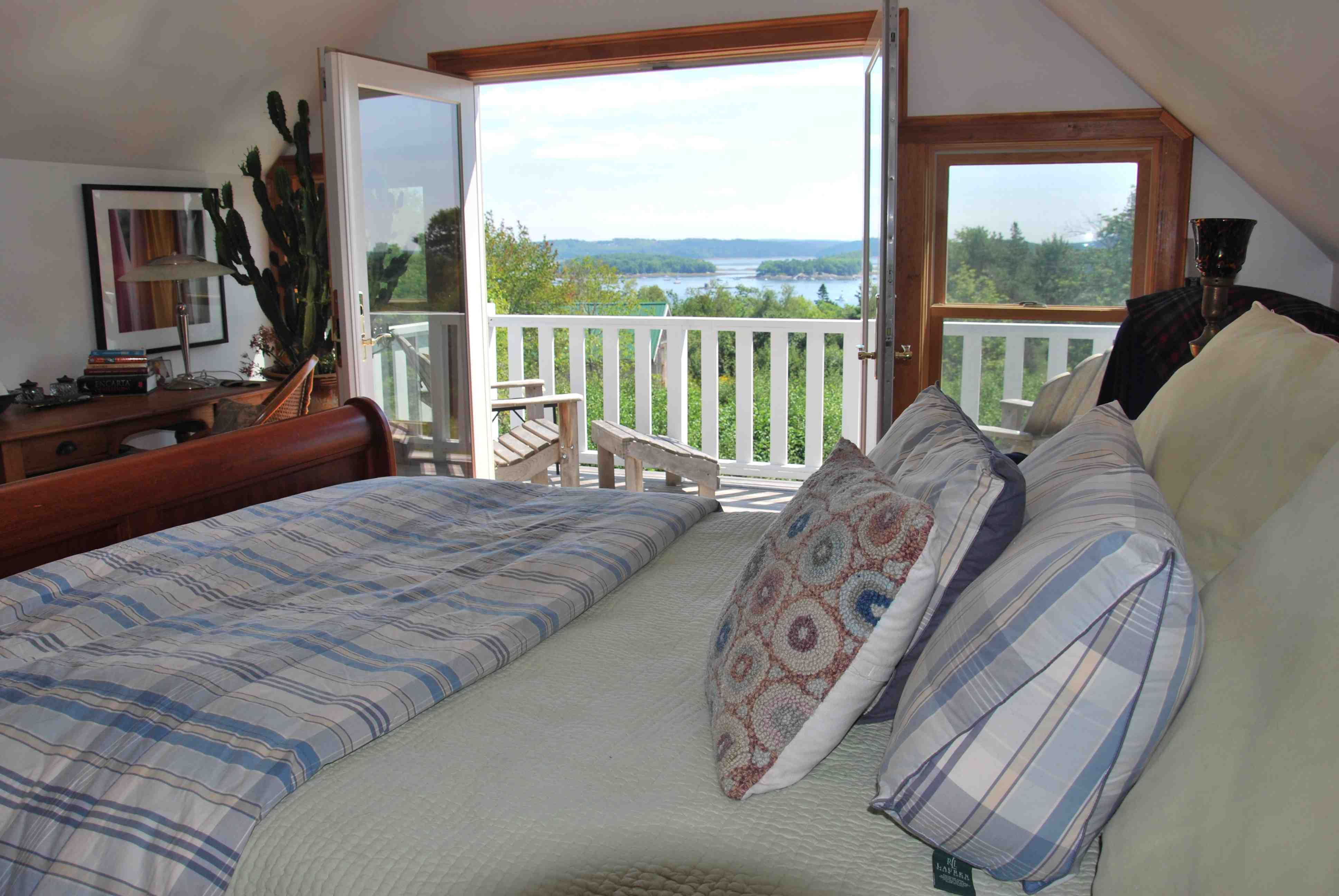 LARGE Coastal Cottage Houses for Rent in Castine, Maine, United