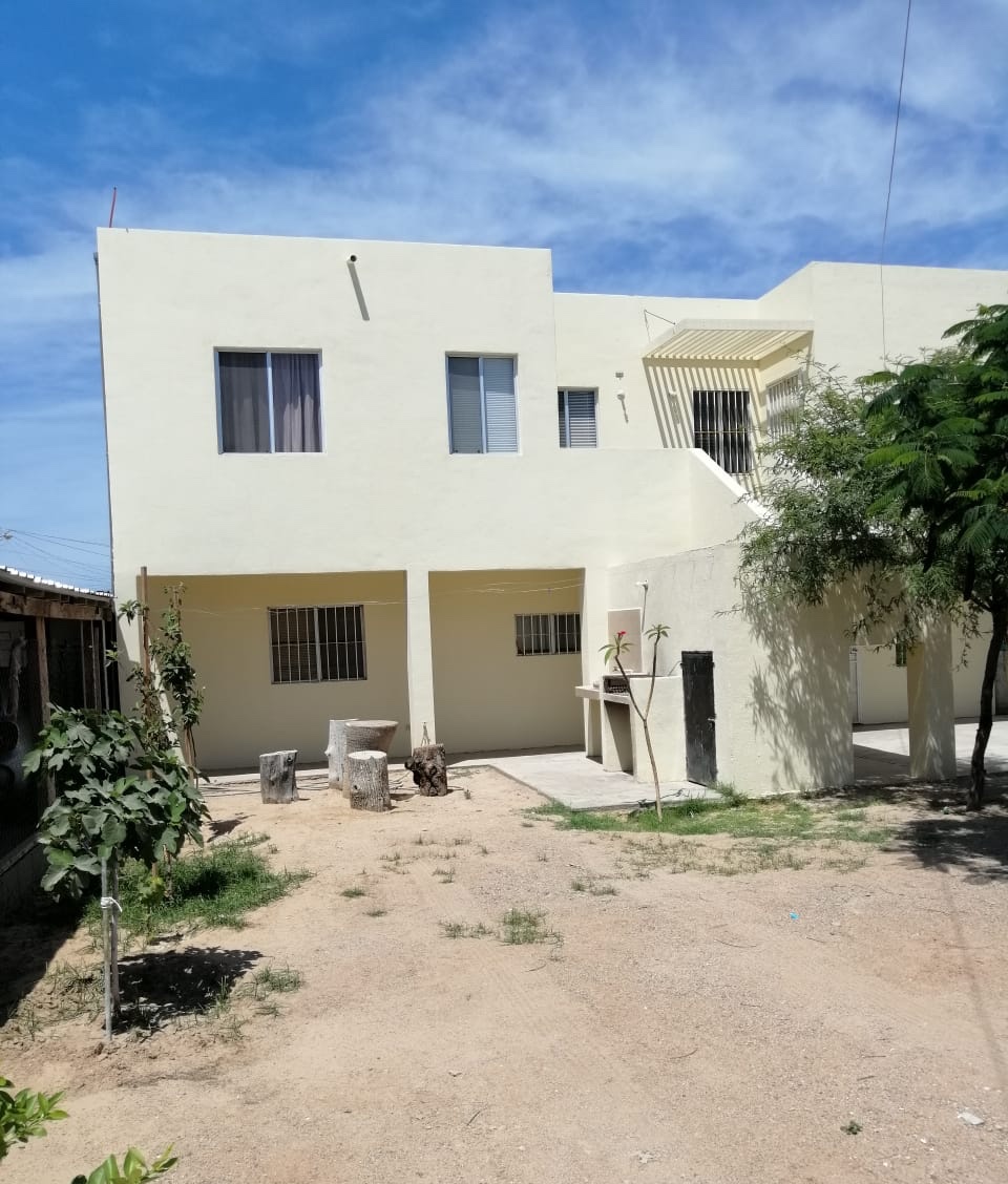 2 Bedroom apartment, nice easy drive to the beach. Apartments for