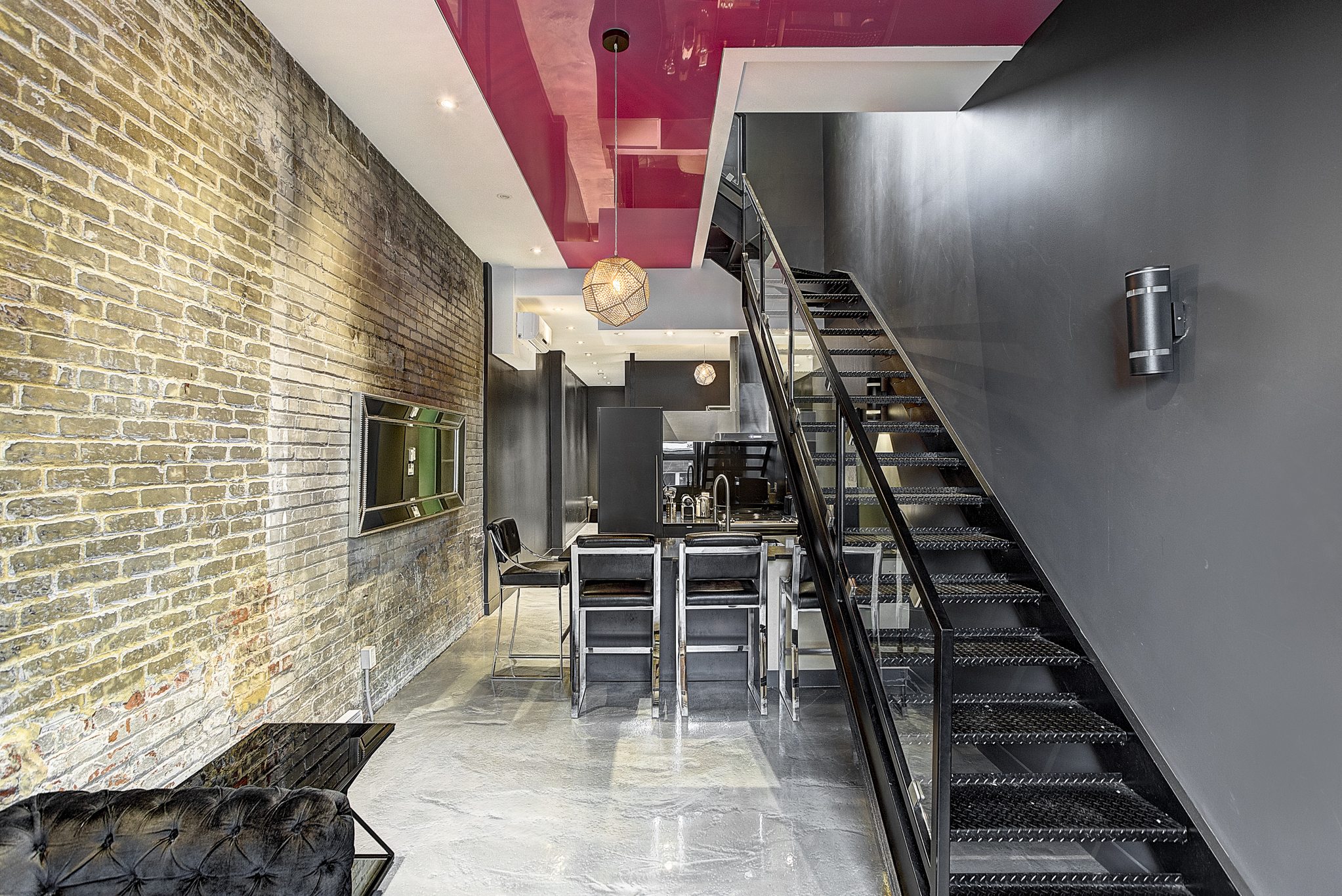 Spacious 2-Bedroom Duplex near Downtown