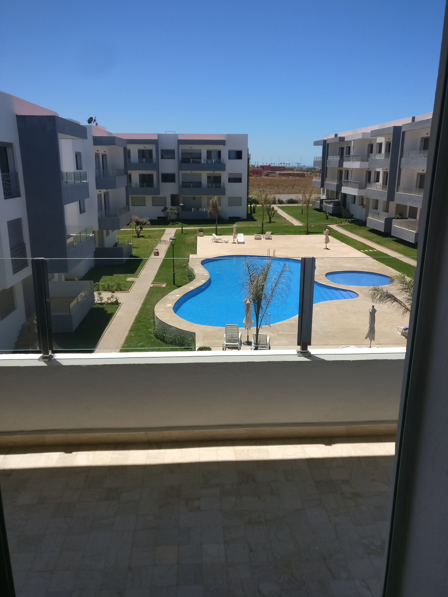 T3 standing piscine clim wifi Dar bouazza