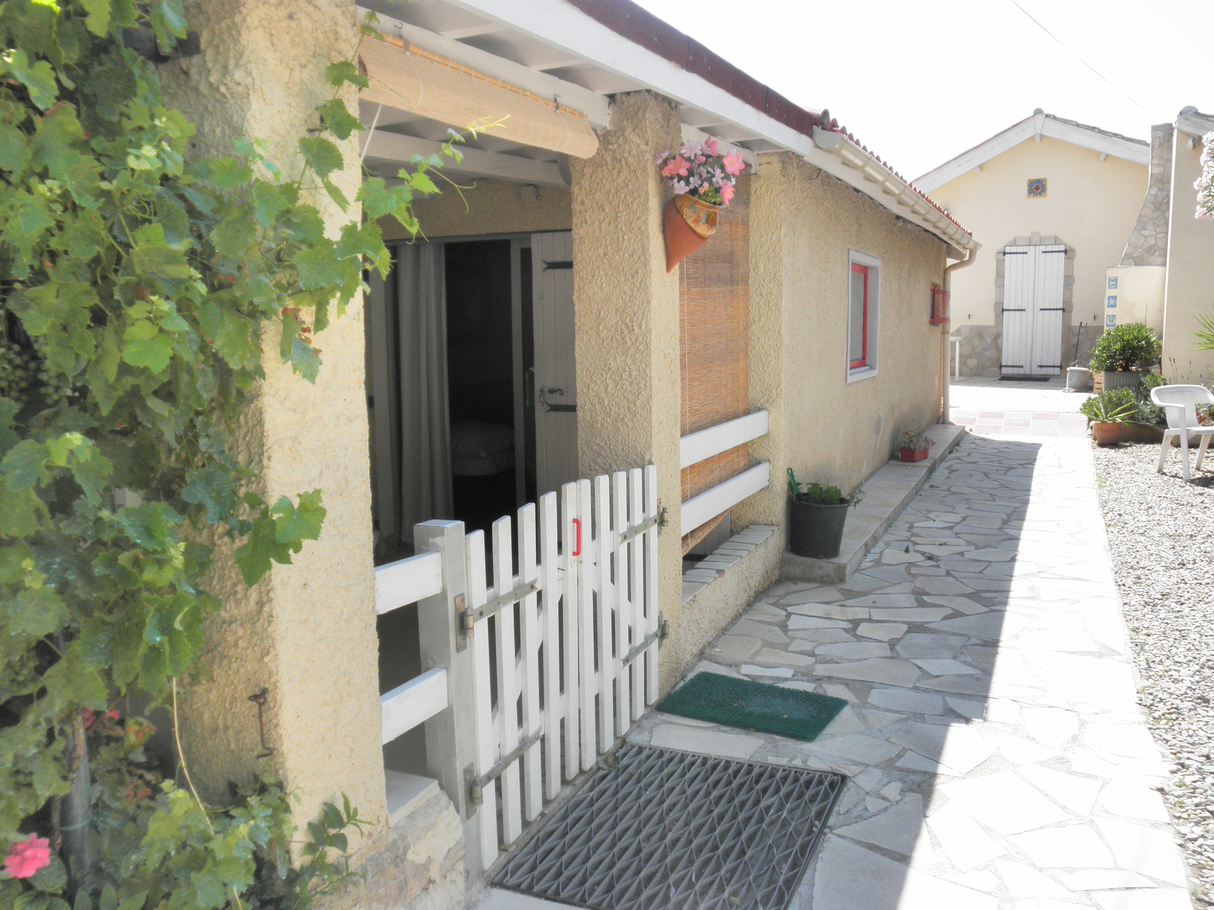 Beachfront bungalow, 3 pers direct beach access