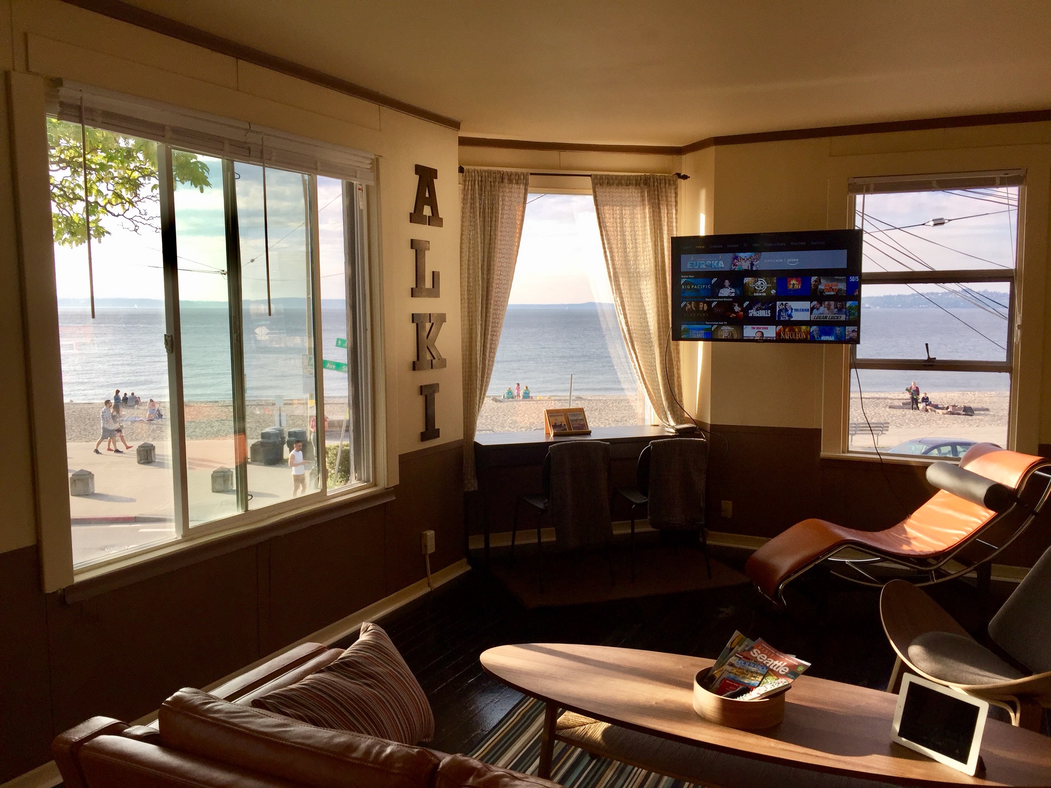 On ALKI Beach, 2 bedroom, unobstructed beach views