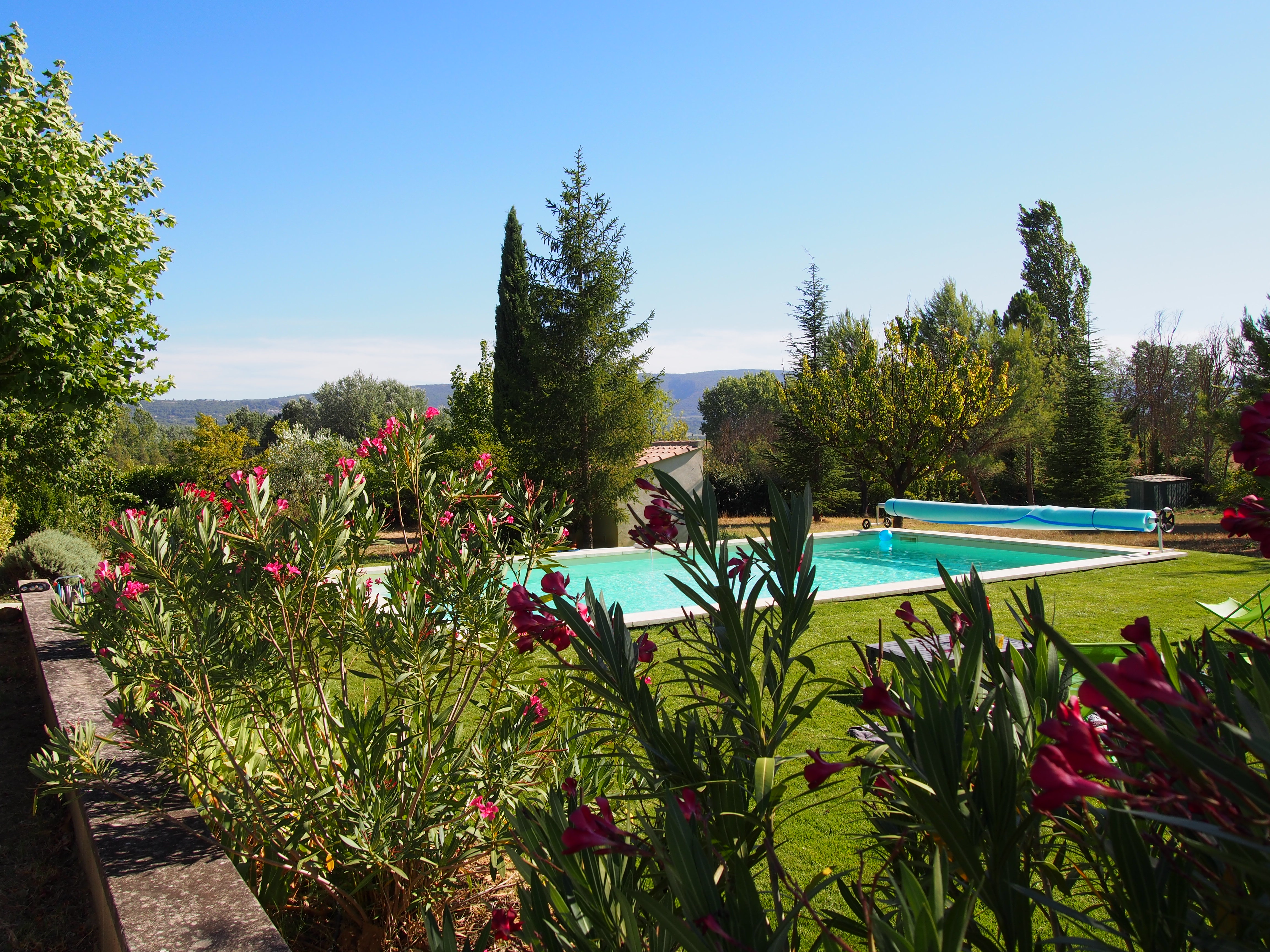 Roussillon - Luberon heated swimming pool cottage