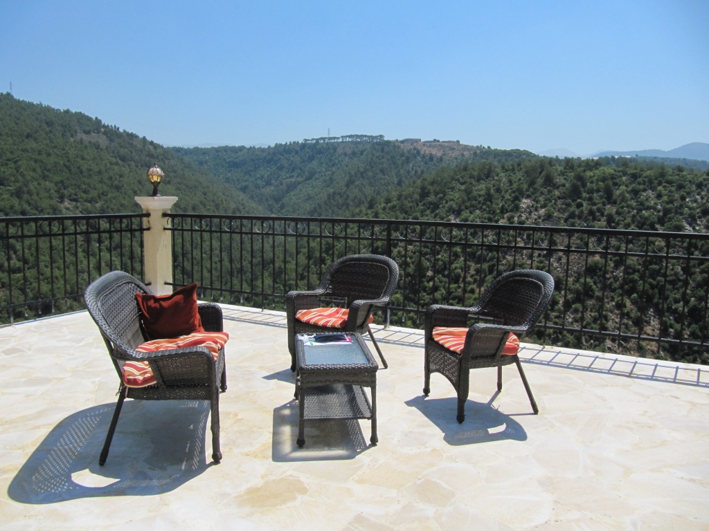 Mountain villa with pool 45 mn from Beirut Villas for Rent in Mazboud