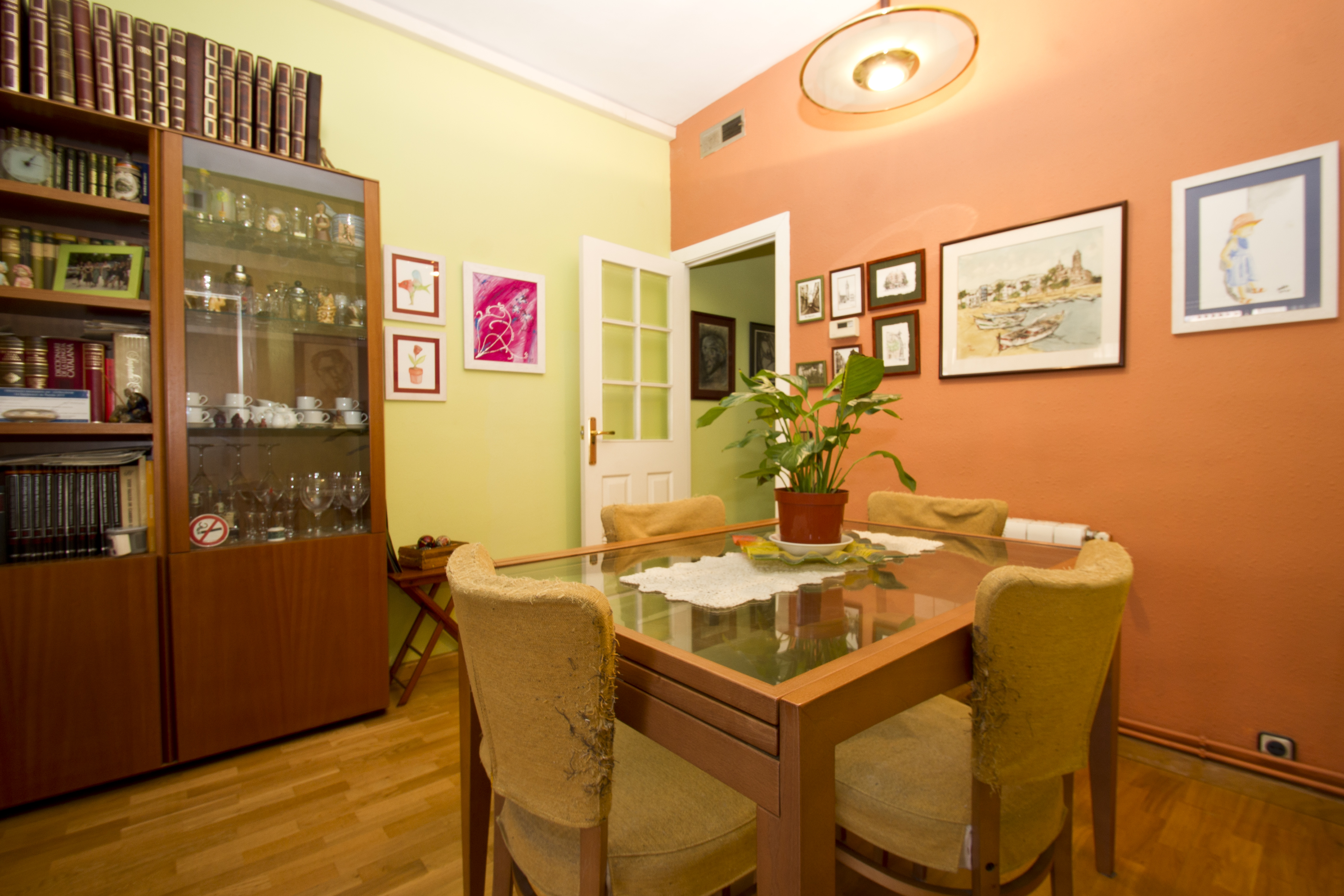 Nice quiet room close to S. Familia in el Fort Pienc, Barcelona