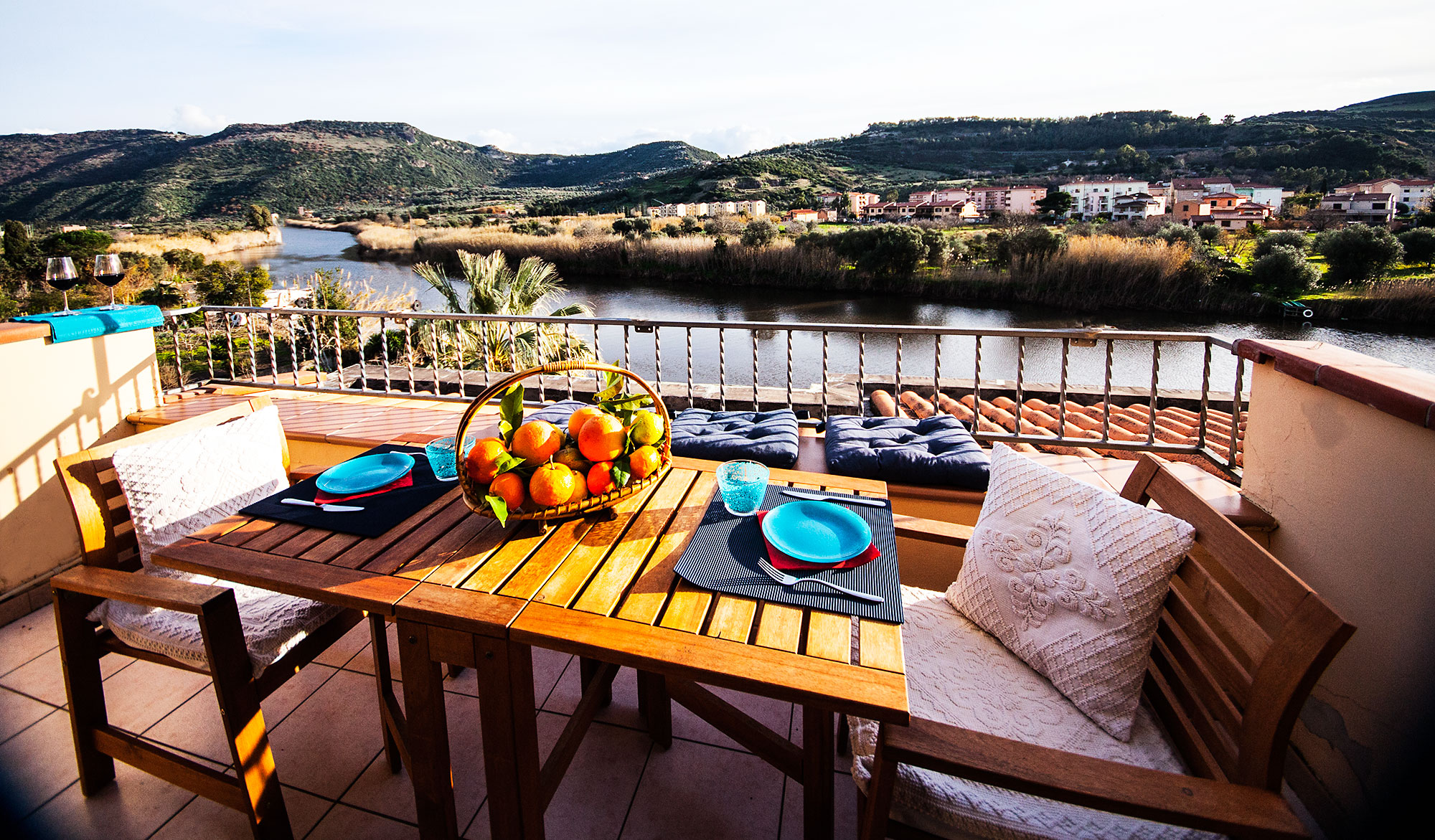 Attic with terrace on the river | attico sul fiume