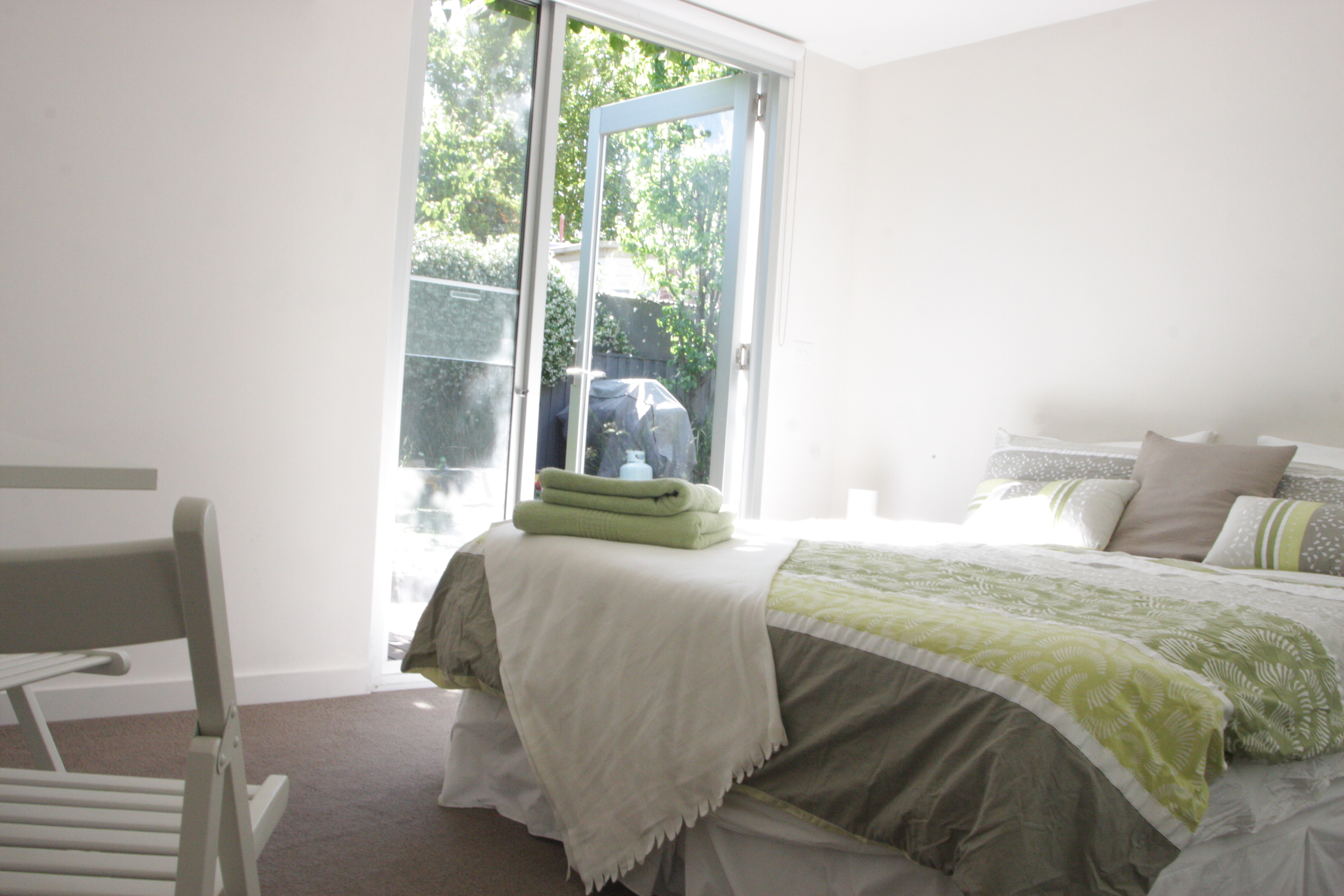 Separate Studio Bedroom & En suite