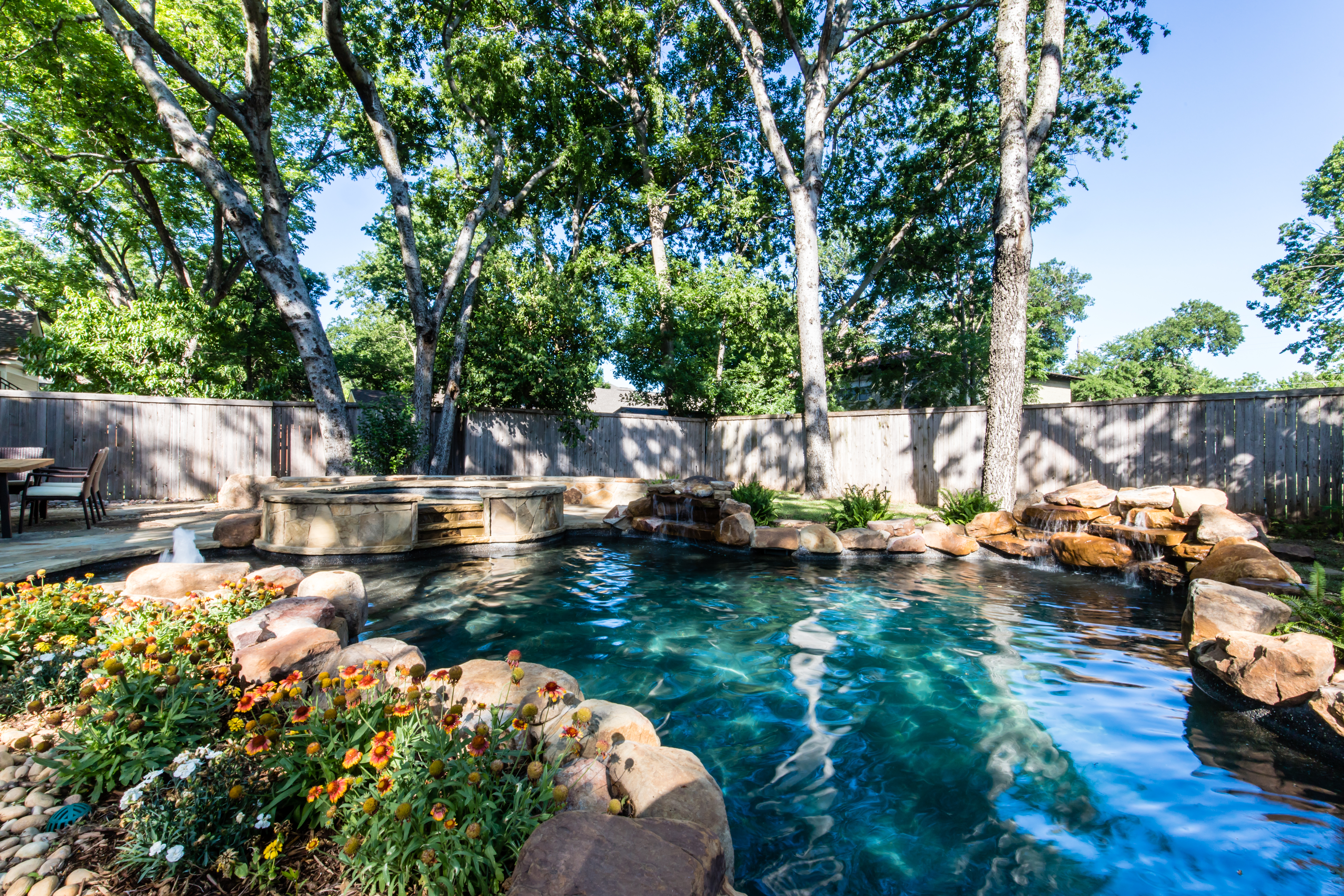 Downtown Heated Pool Spa Sleeps 18 in District 2, Dallas