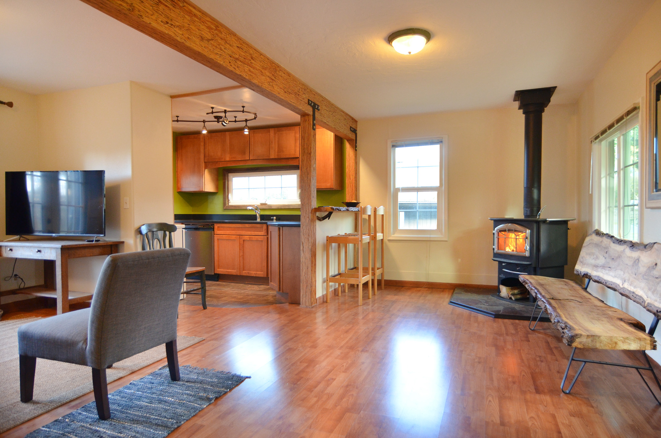 The Harvest House 9 blocks from the U of O! Houses for Rent in