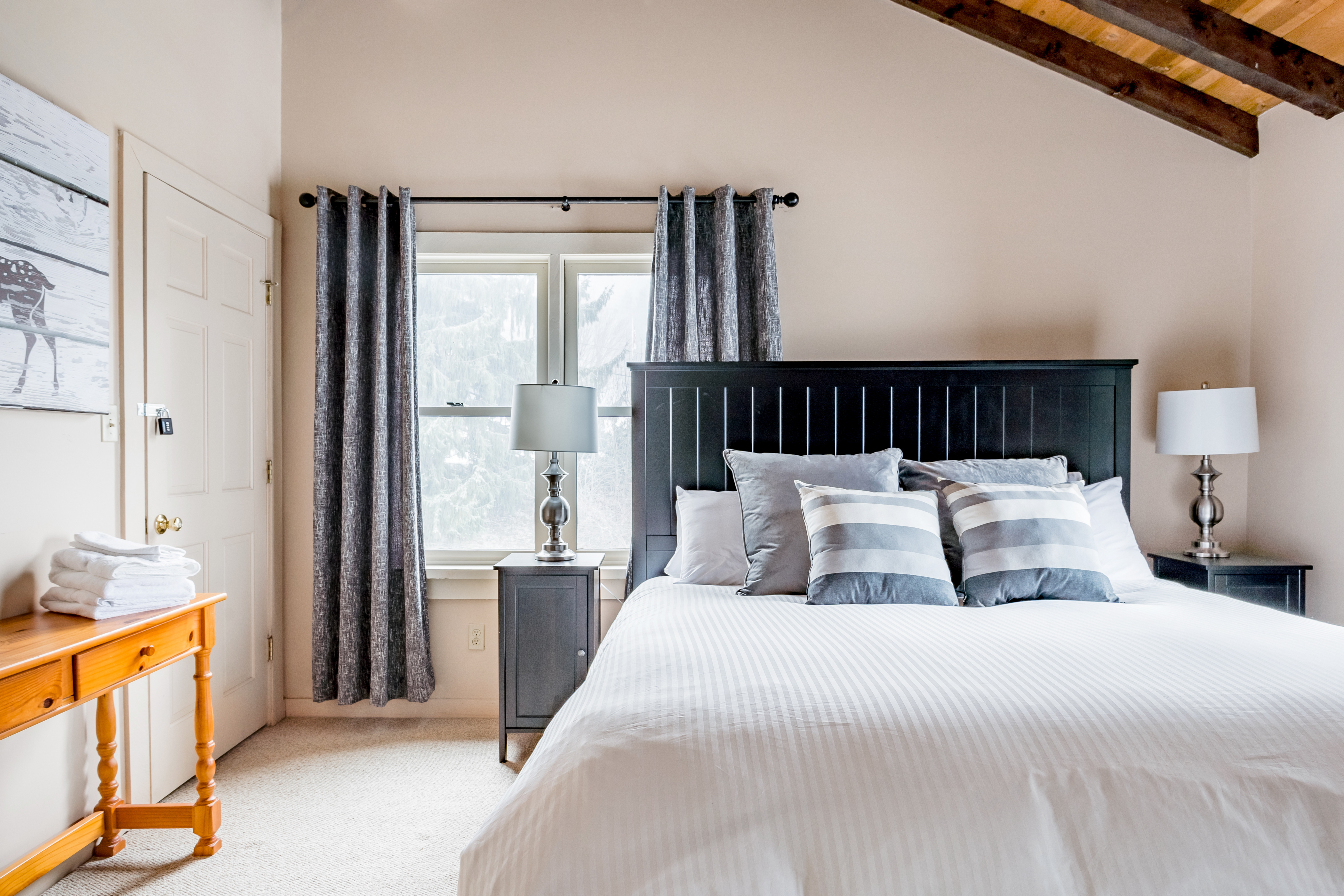 Captivating Rustic Chic Log Cabin Views At Otter Falls Cabins For Rent In Banner Elk North Carolina United States