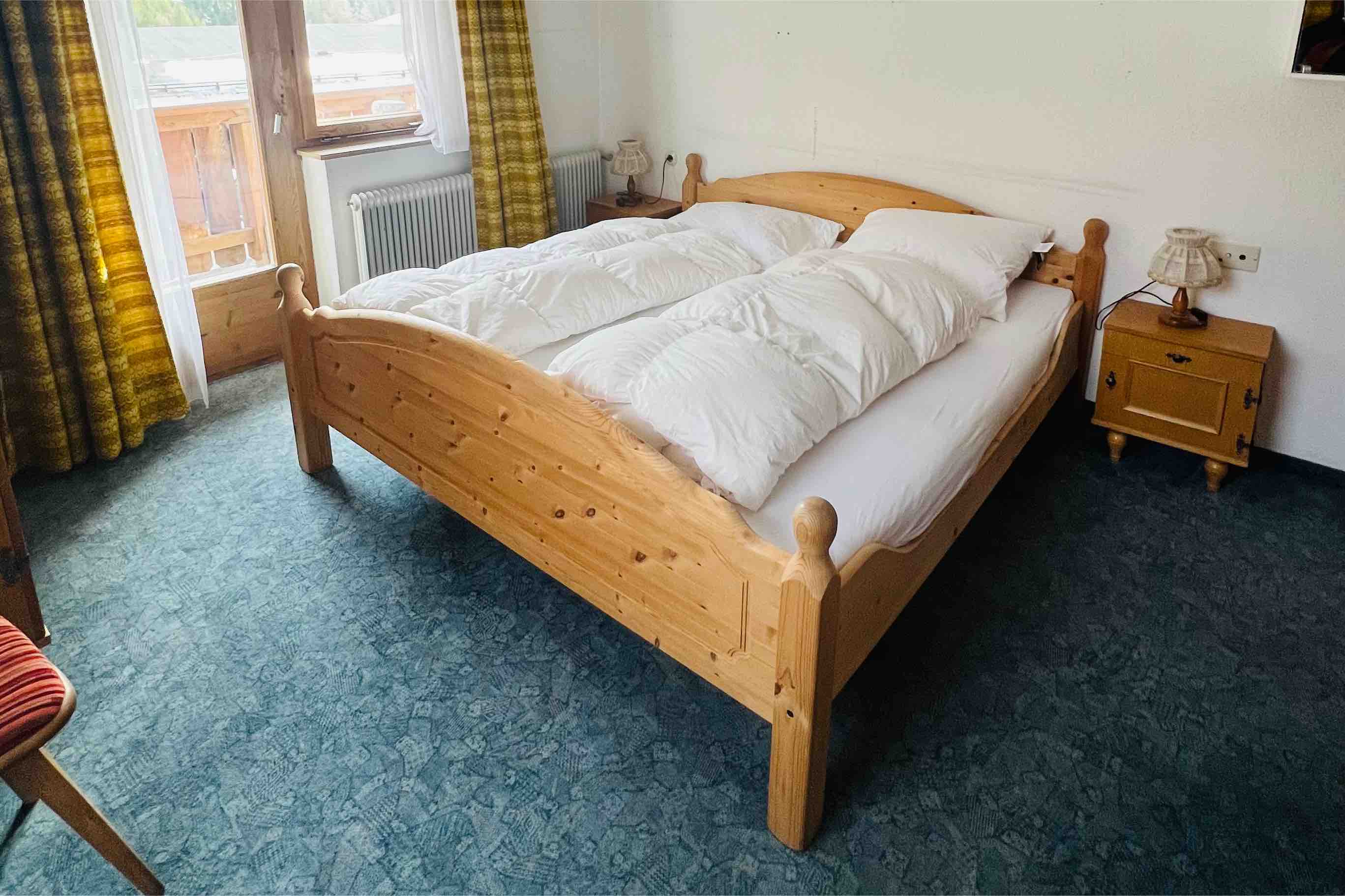 Quiet, sunny, spacious apartment near the lifts