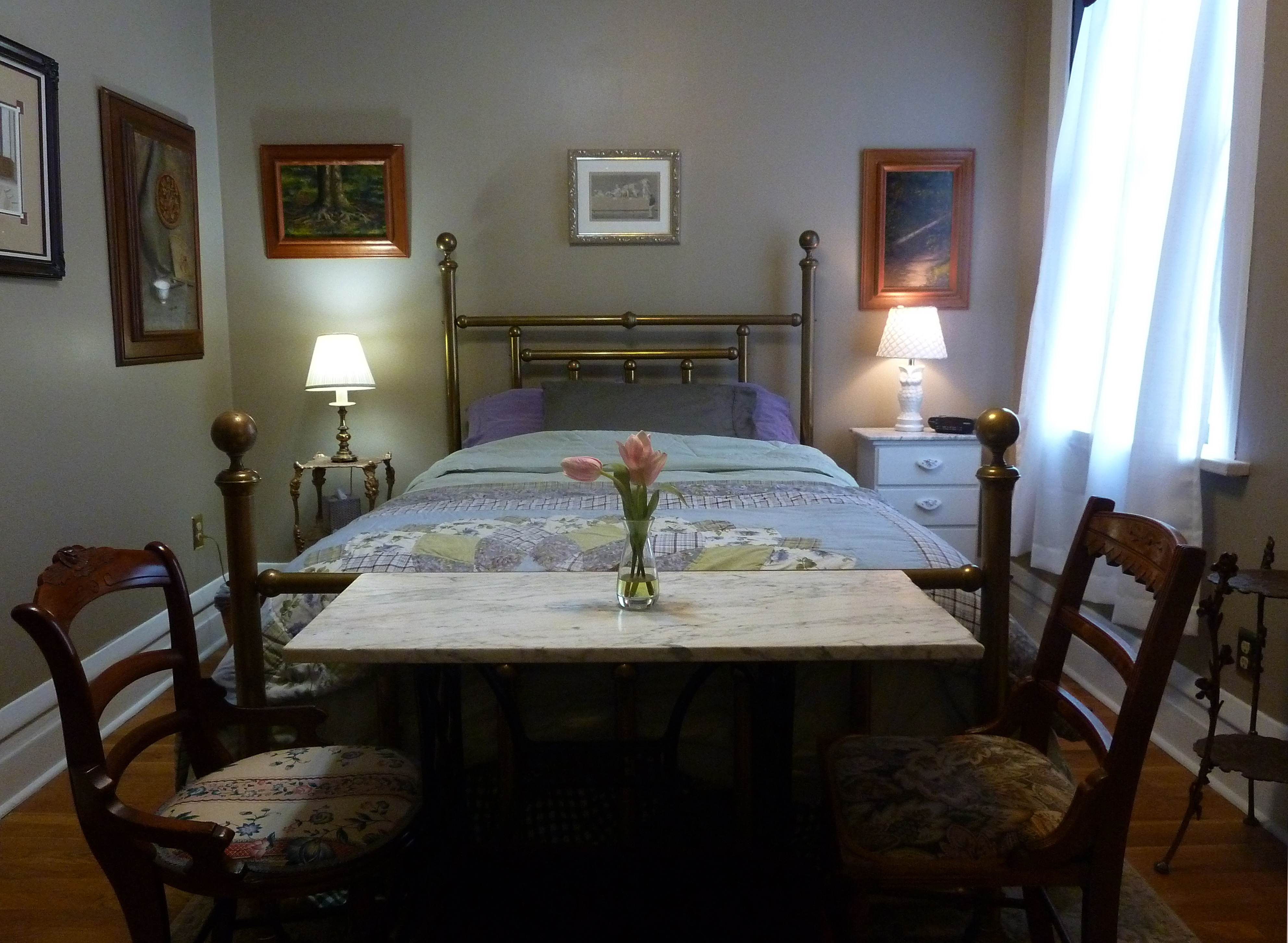 Artistic Olde Towne East Efficiency Apartment in Near East, Columbus