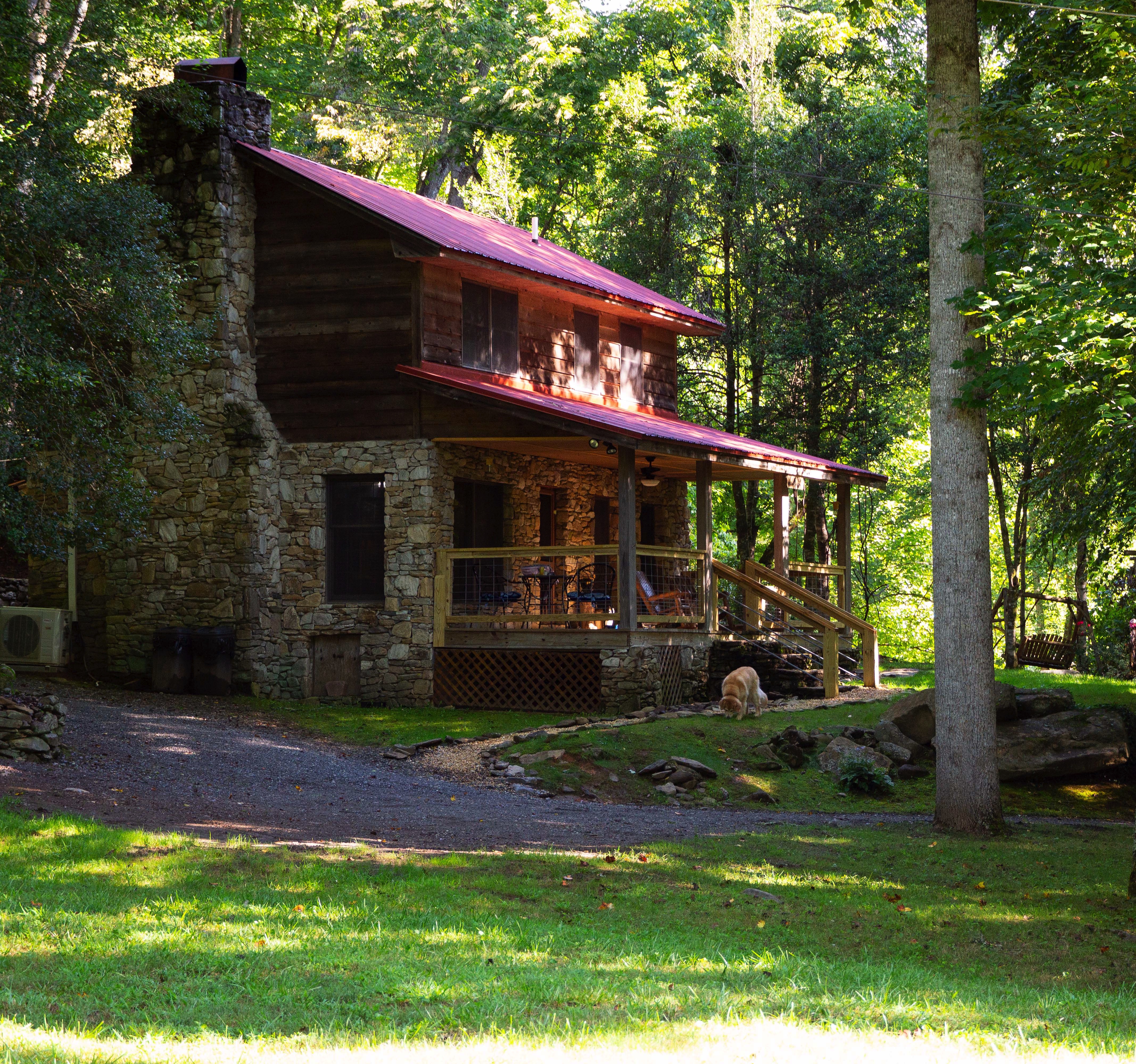 25 acres, Pet friendly, creek, hot tub - Cabins for Rent in Bryson