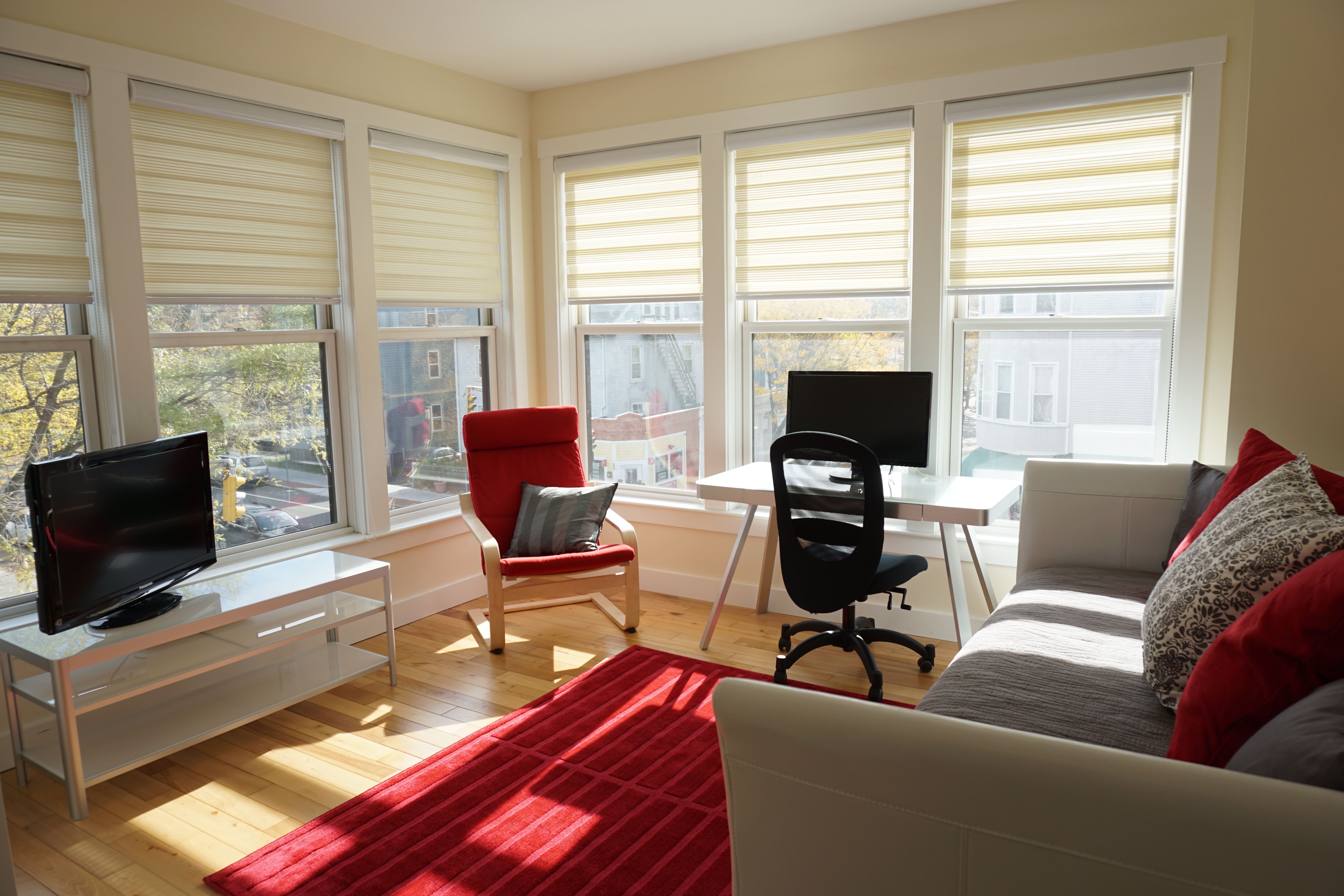 Sunny 3 Bdr corner luxury apartment in The Port, Cambridge
