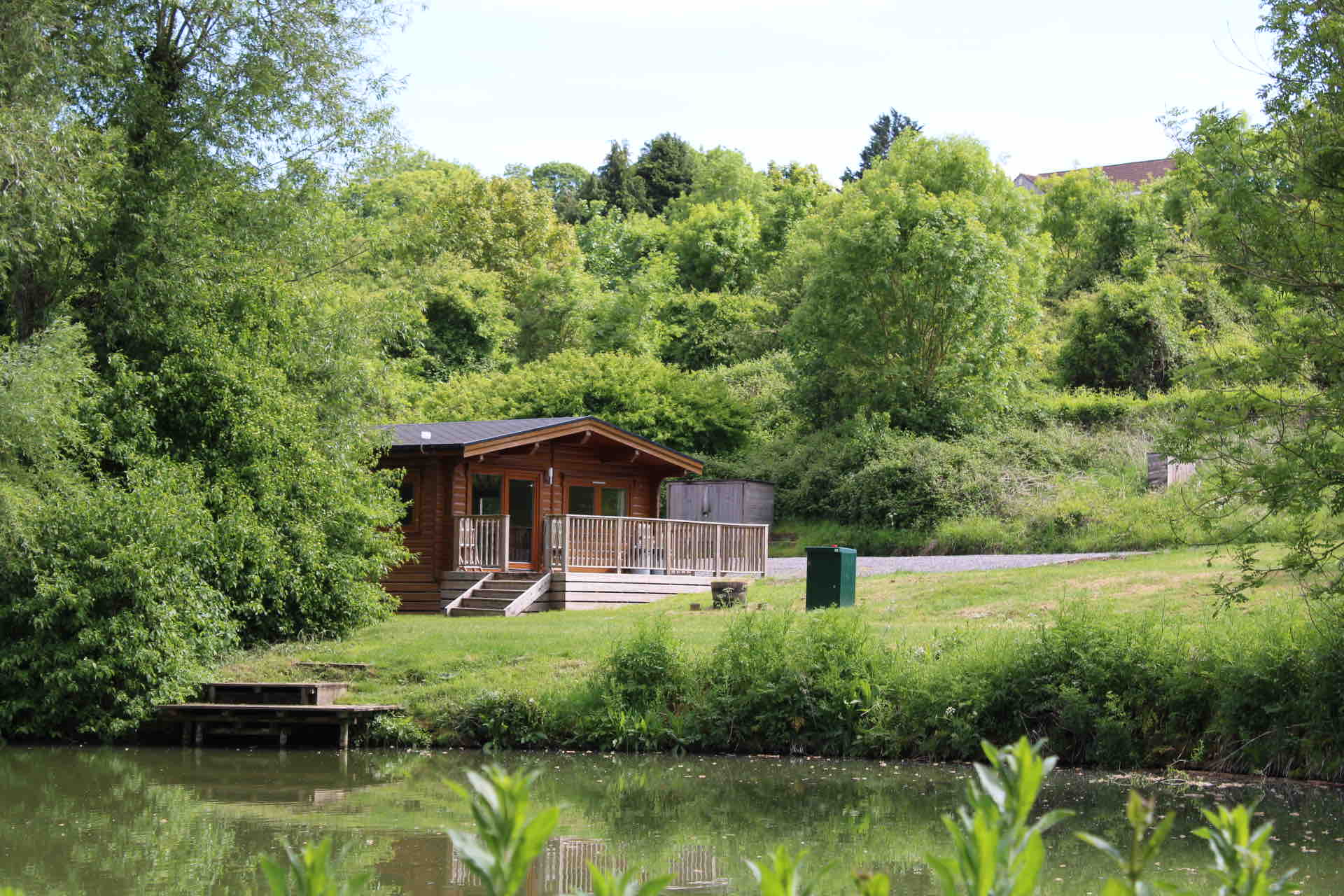 Lakeside Kingfisher Lodge Viaduct Fishery Cabins for Rent in
