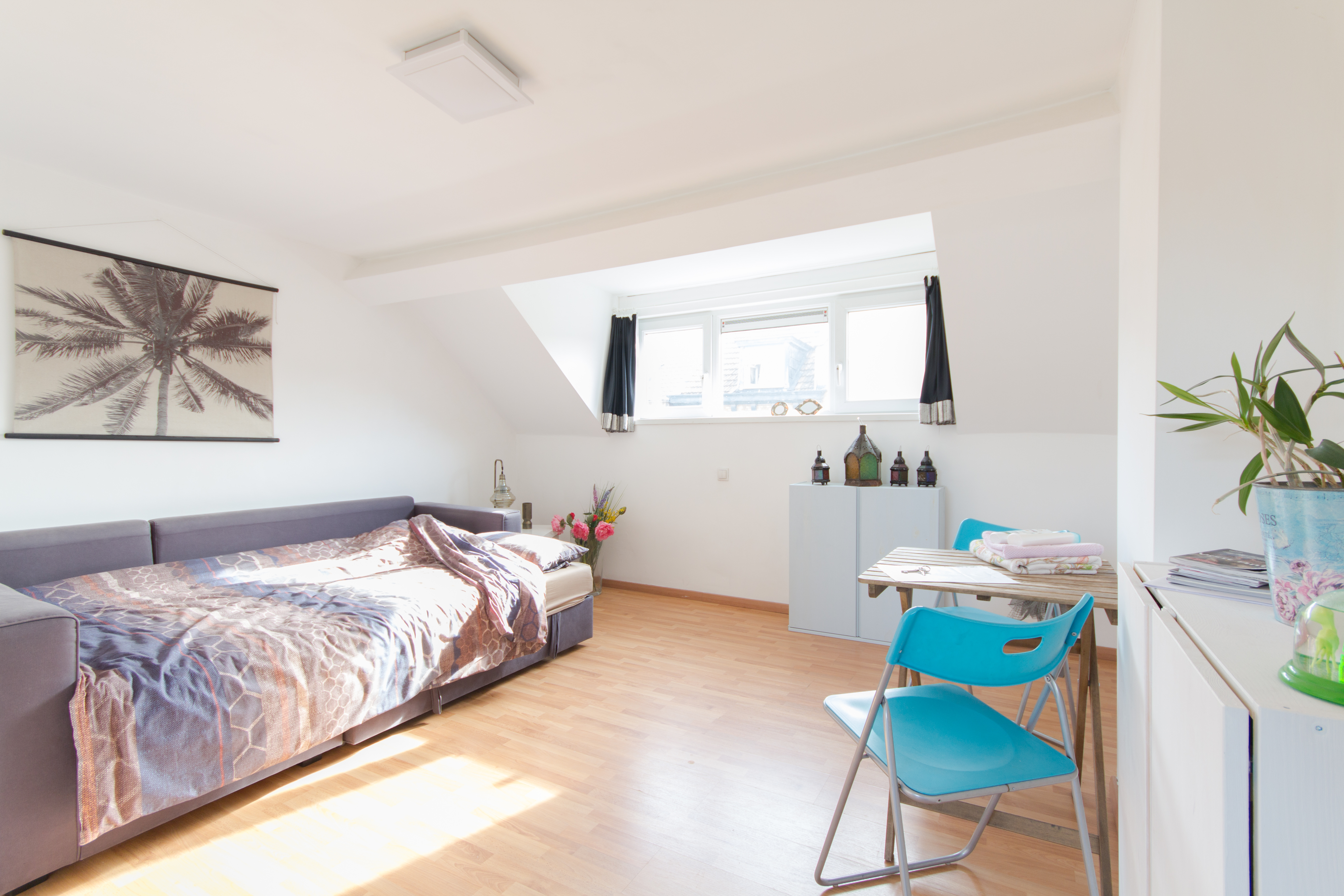 Cosy top floor studio with private shower+toilet in Stuivenberg, Antwerp