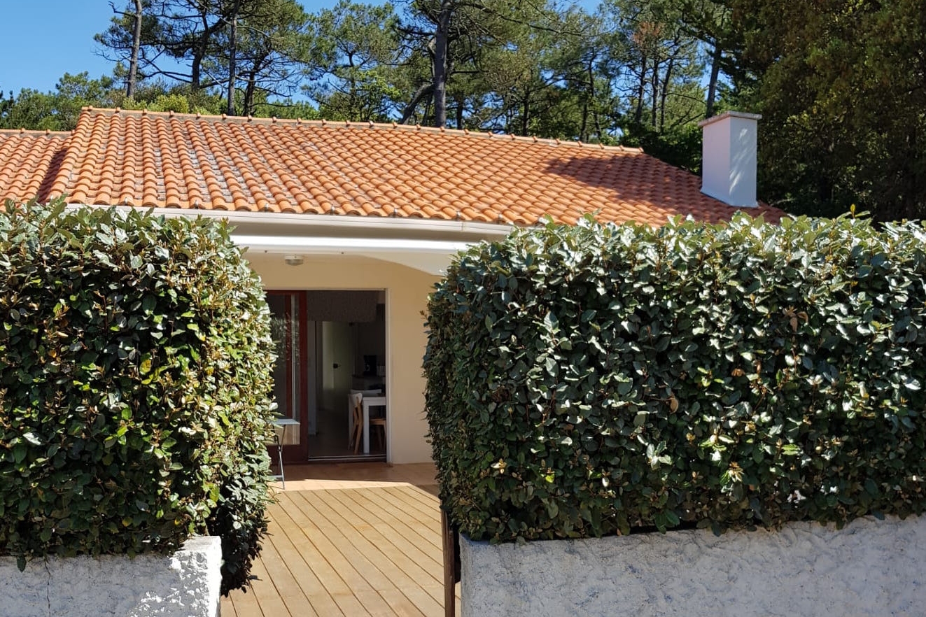 Small family home 2 steps to the beach