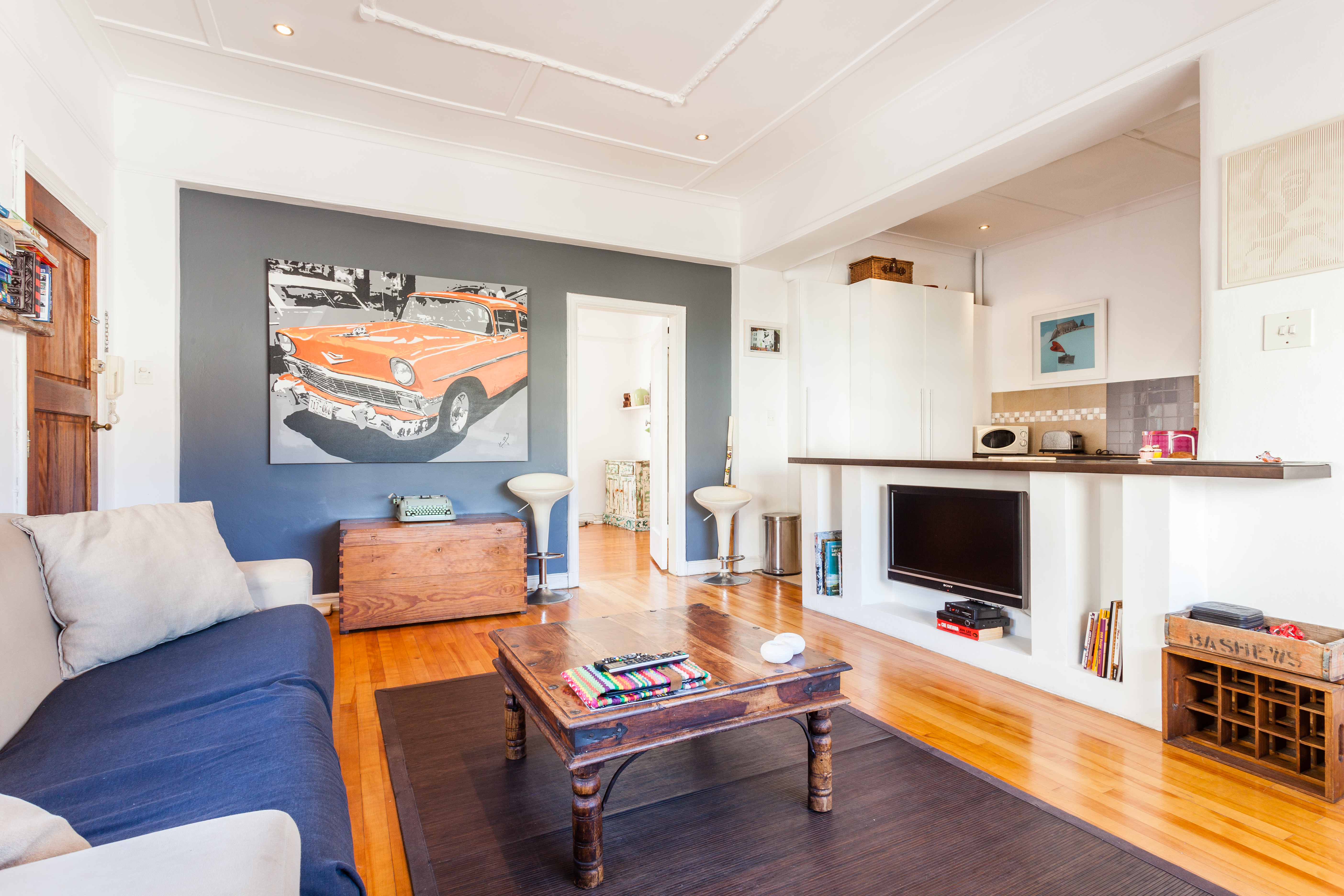 Sunny Top-Floor Apt · Home Office & Fiber Wi-Fi in Ward 54, Cape Town