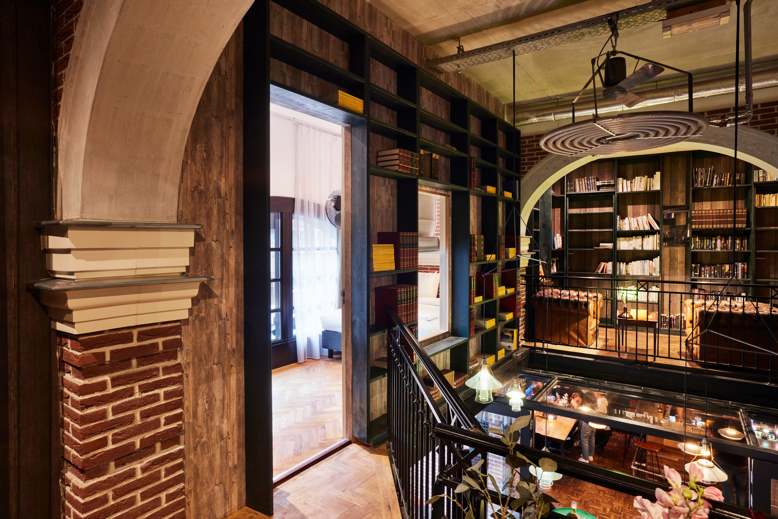 Hotel Not Hotel: Secret Bookcase Whitey the White — Amsterdam stay