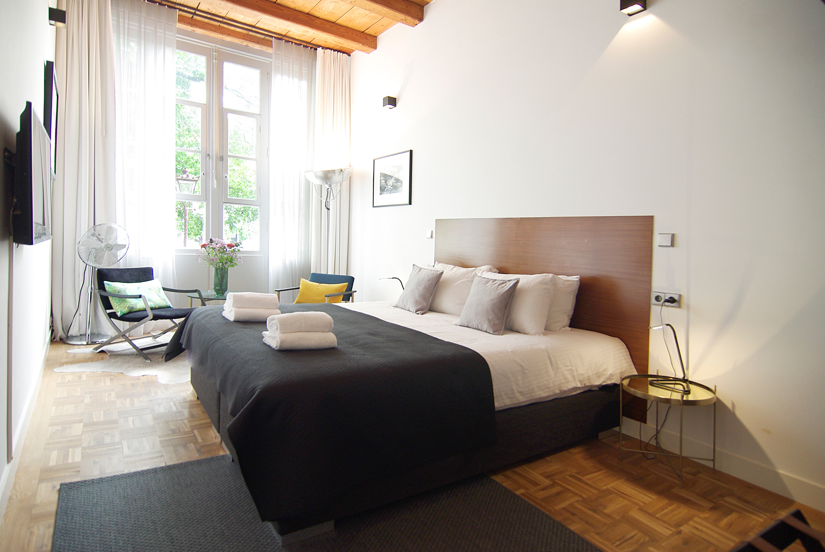 Luxury canal view room (self check-in possible) โ Amsterdam stay