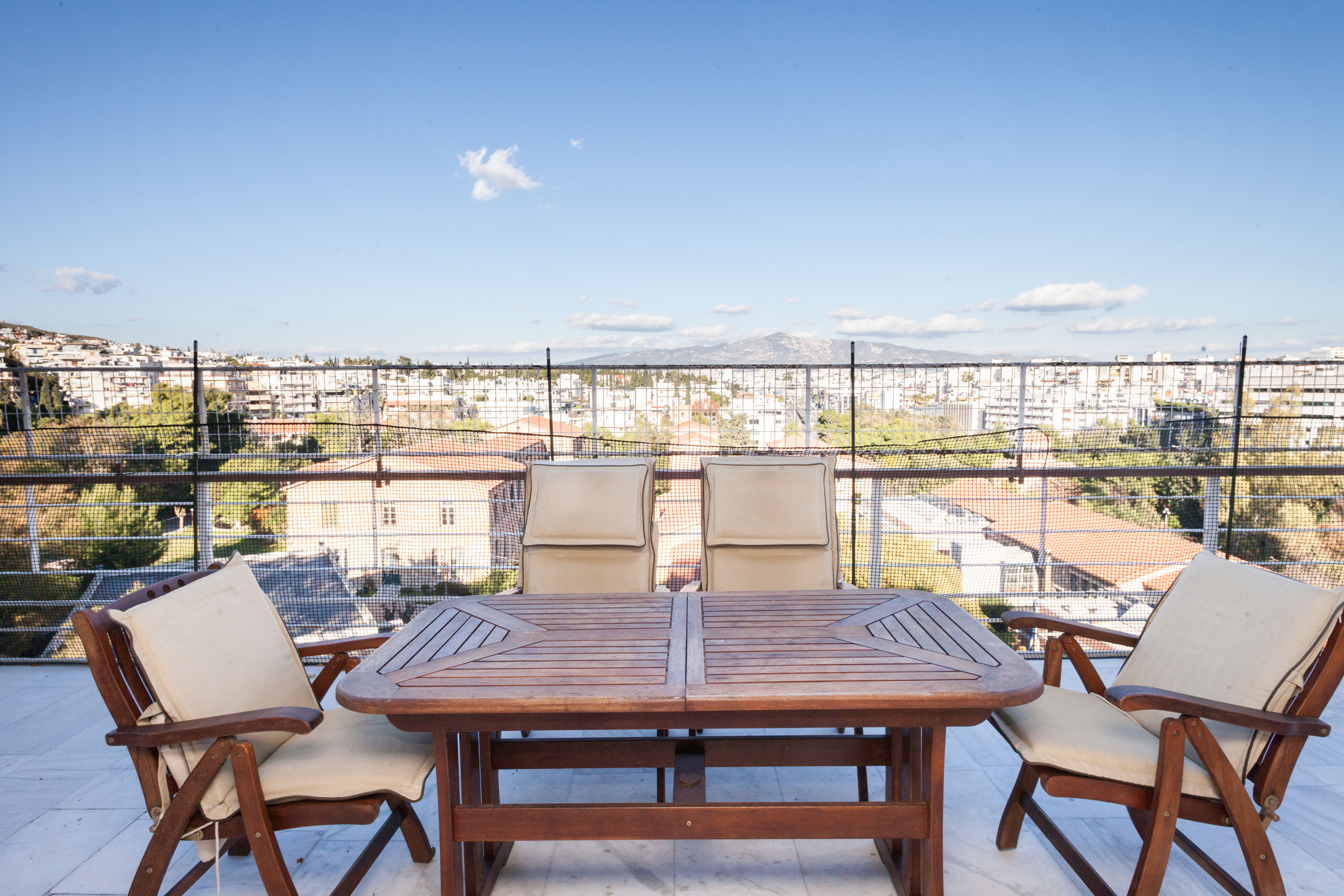 Amazing terrace view | gorgeous loft near Metro in ΑΜΠΕΛΟΚΗΠΟΙ, Athens