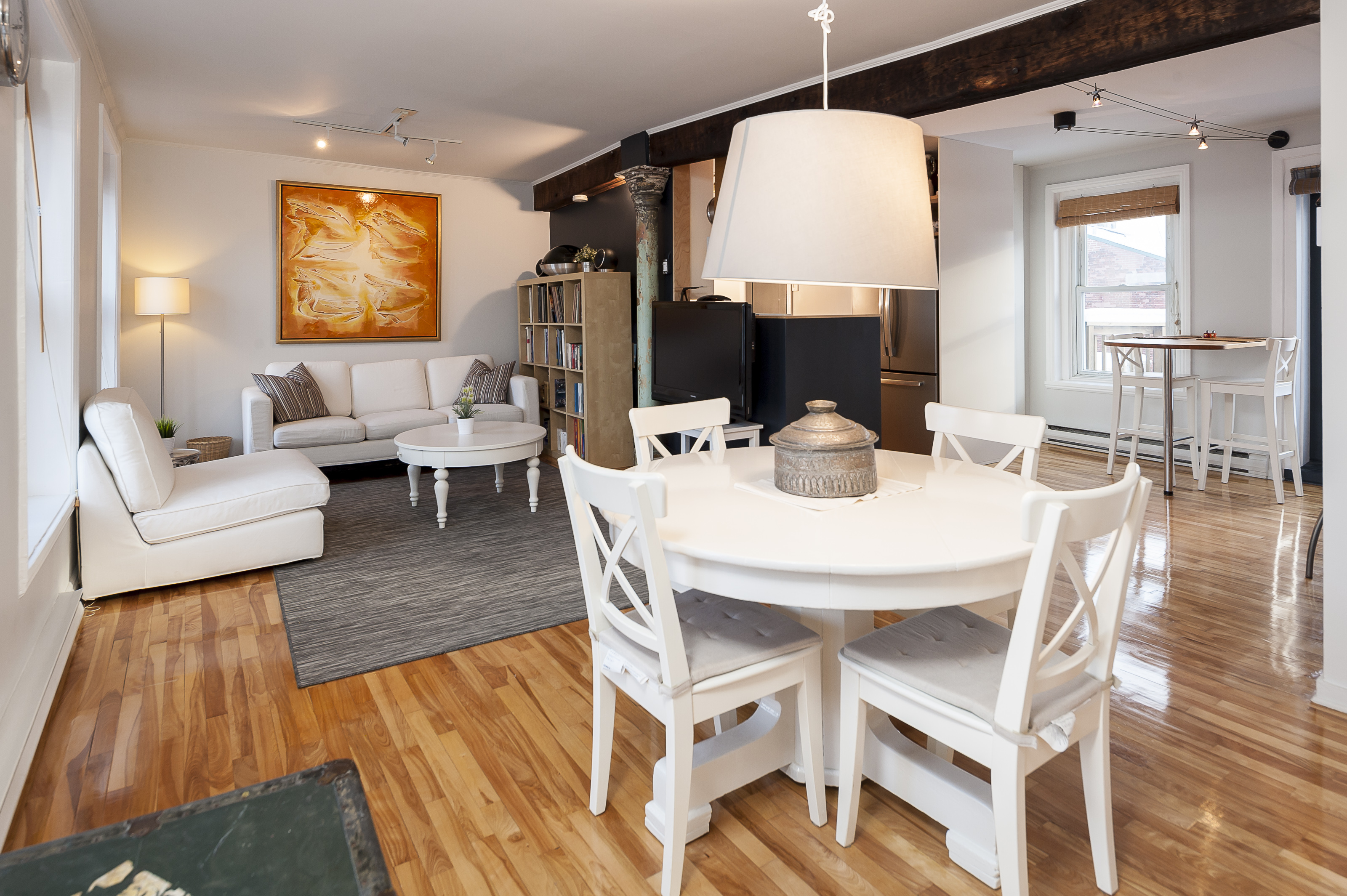 AMAZING loft w/view + Parking