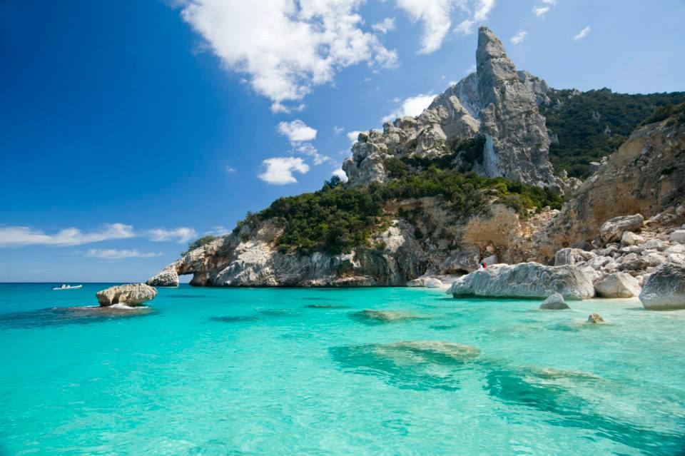 sardinia3-house4-garden-parking-near-large-beach-cottages-for-rent-in