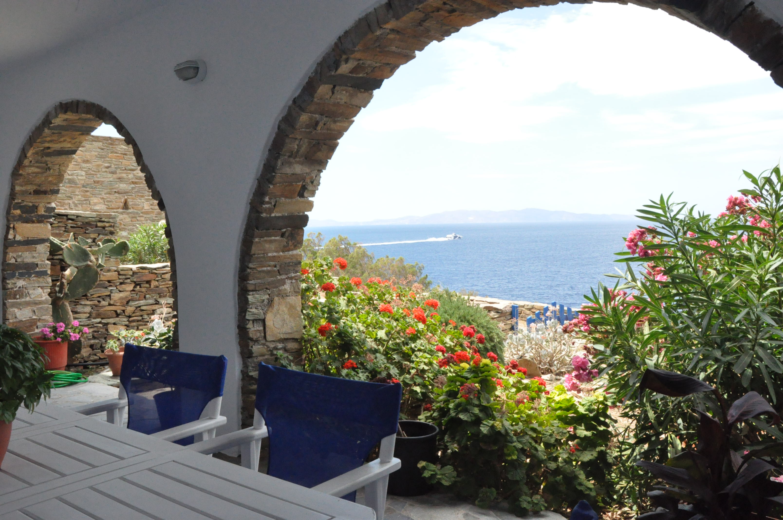 House by the sea in Tinos B Ꙭ Stavros Bay Cycladic houses (Greece