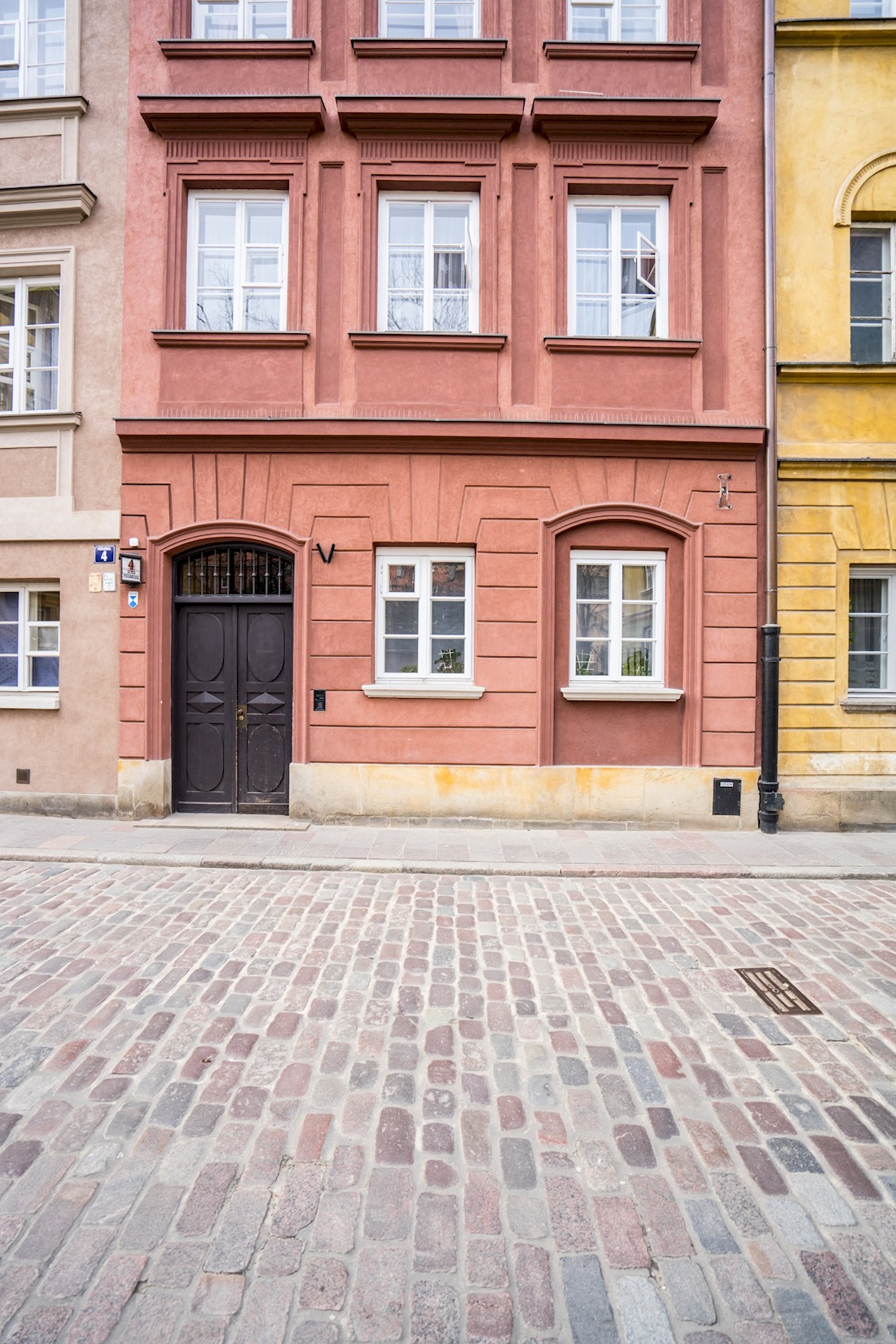 spacious Twobedroom Apt in historical Old Town Apartments for Rent