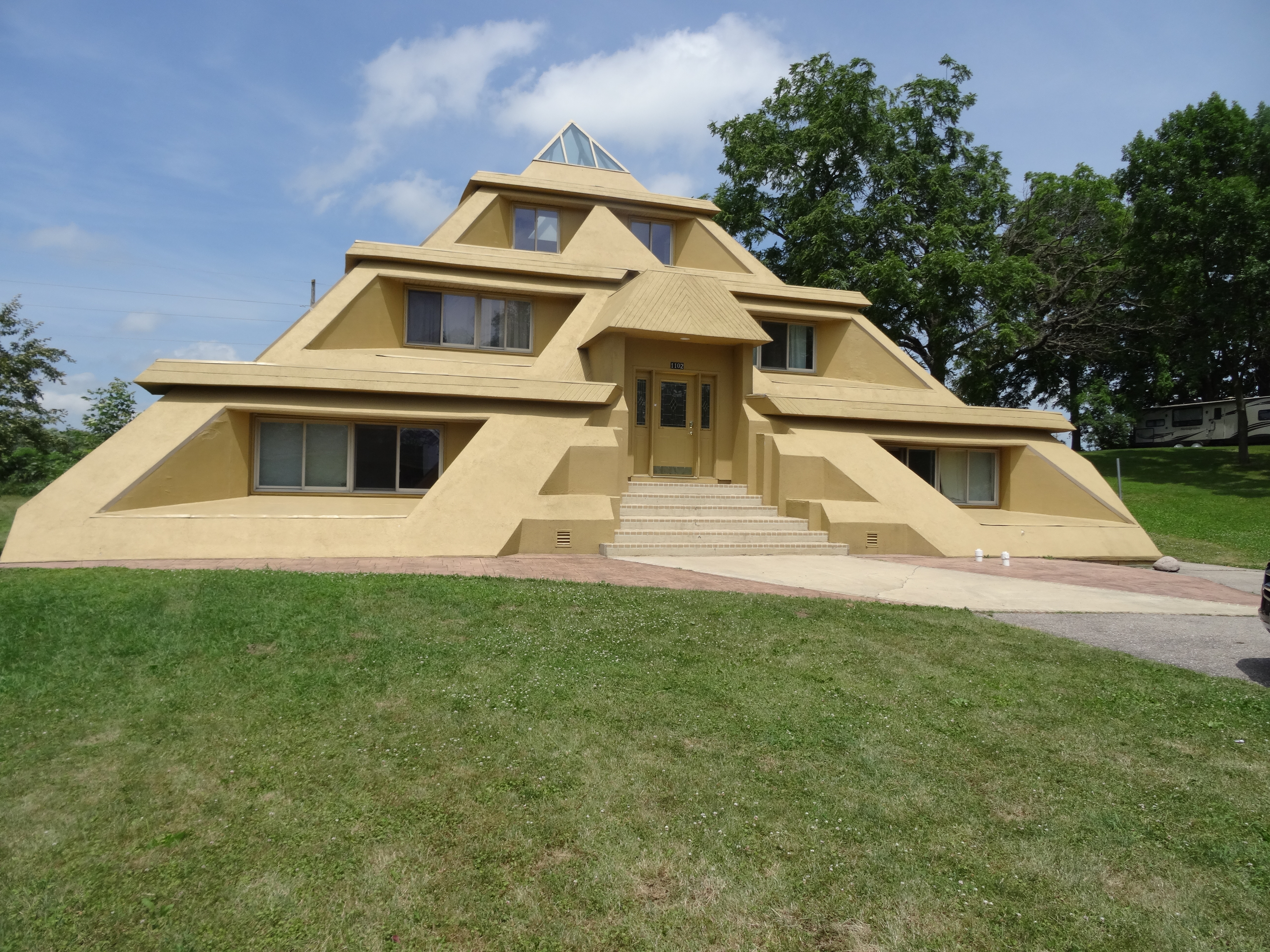PYRAMID HOUSE - 5,600 Sq Ft - 6 BR Home - Houses for Rent in Clear